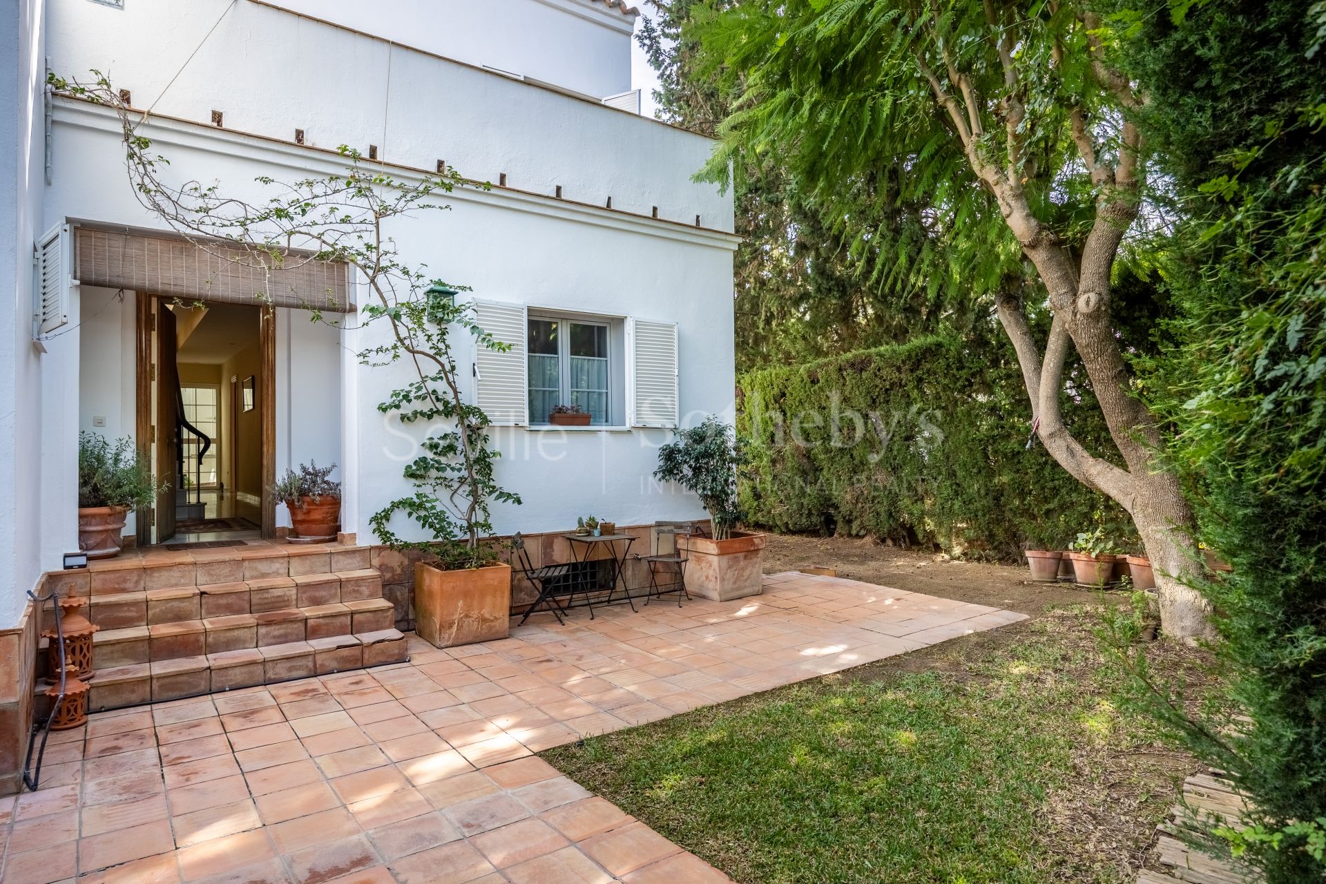Detached villa with pool and panoramic views of Seville