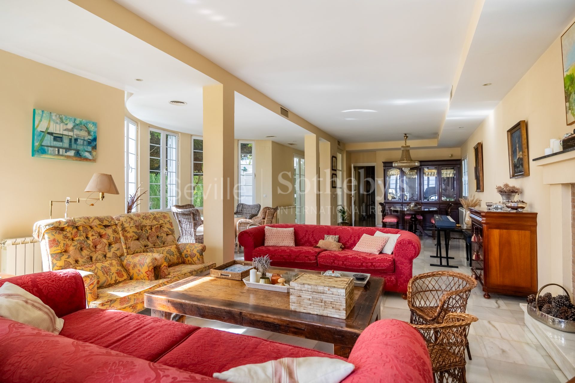 Detached villa with pool and panoramic views of Seville