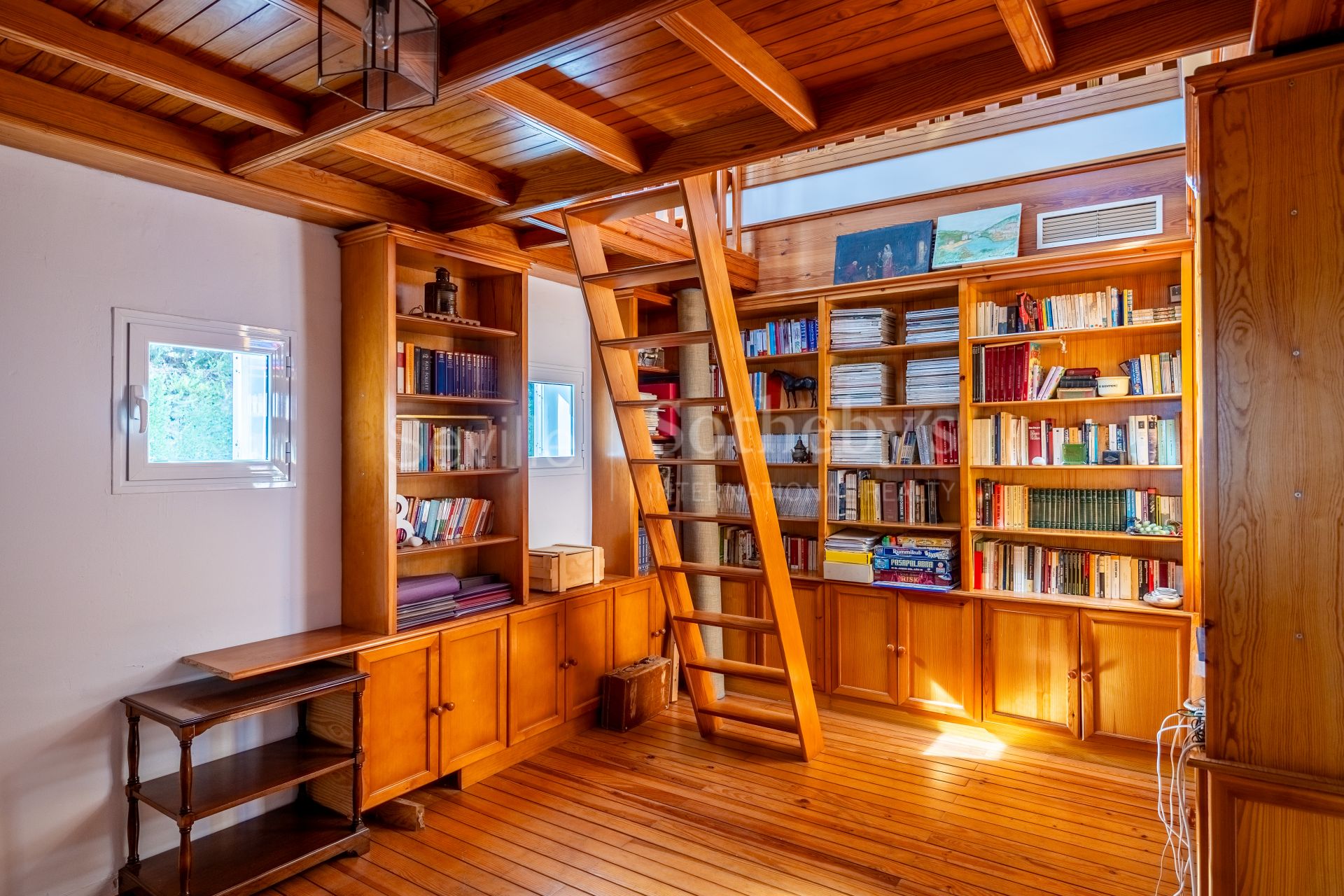 Detached villa with pool and panoramic views of Seville