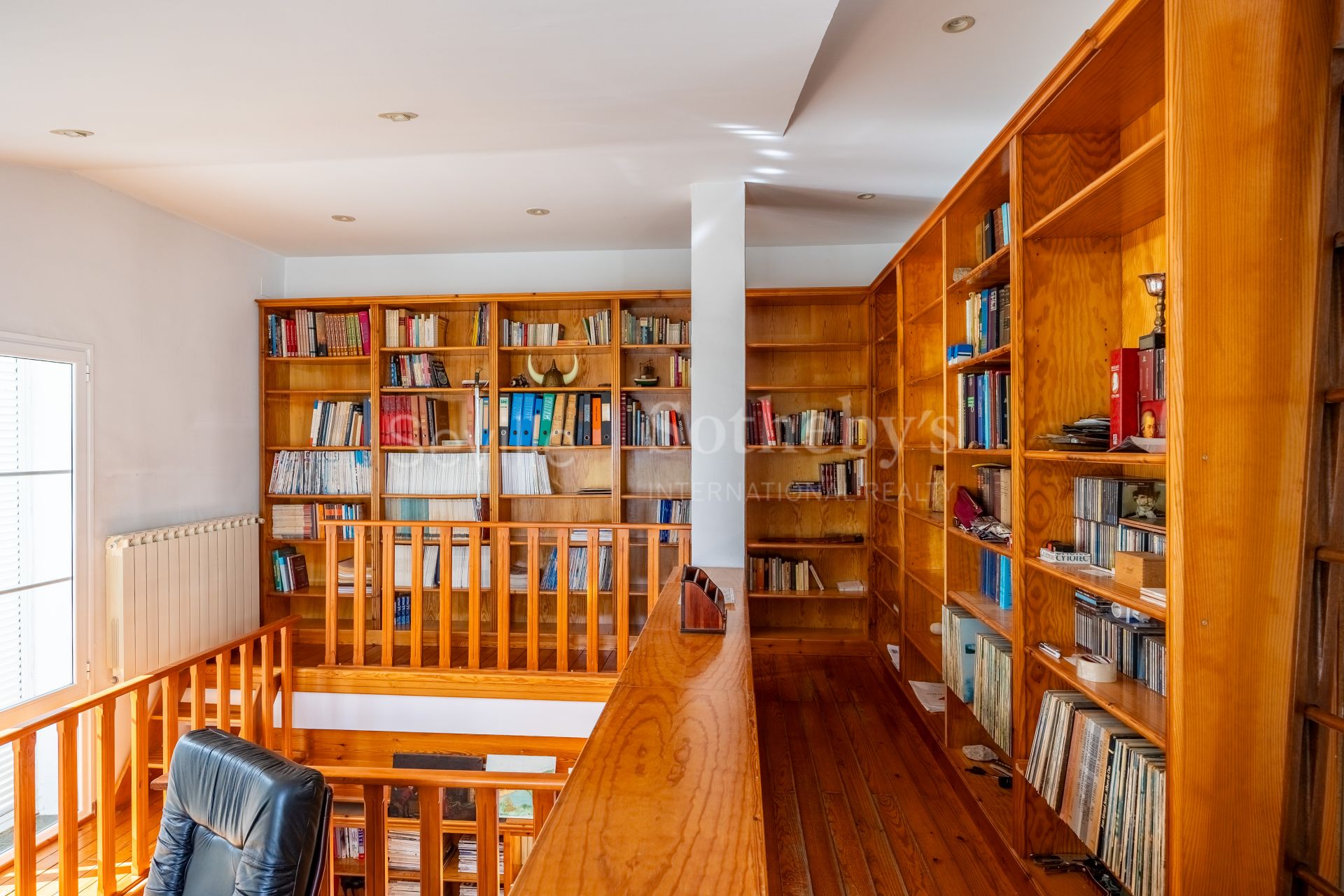 Detached villa with pool and panoramic views of Seville