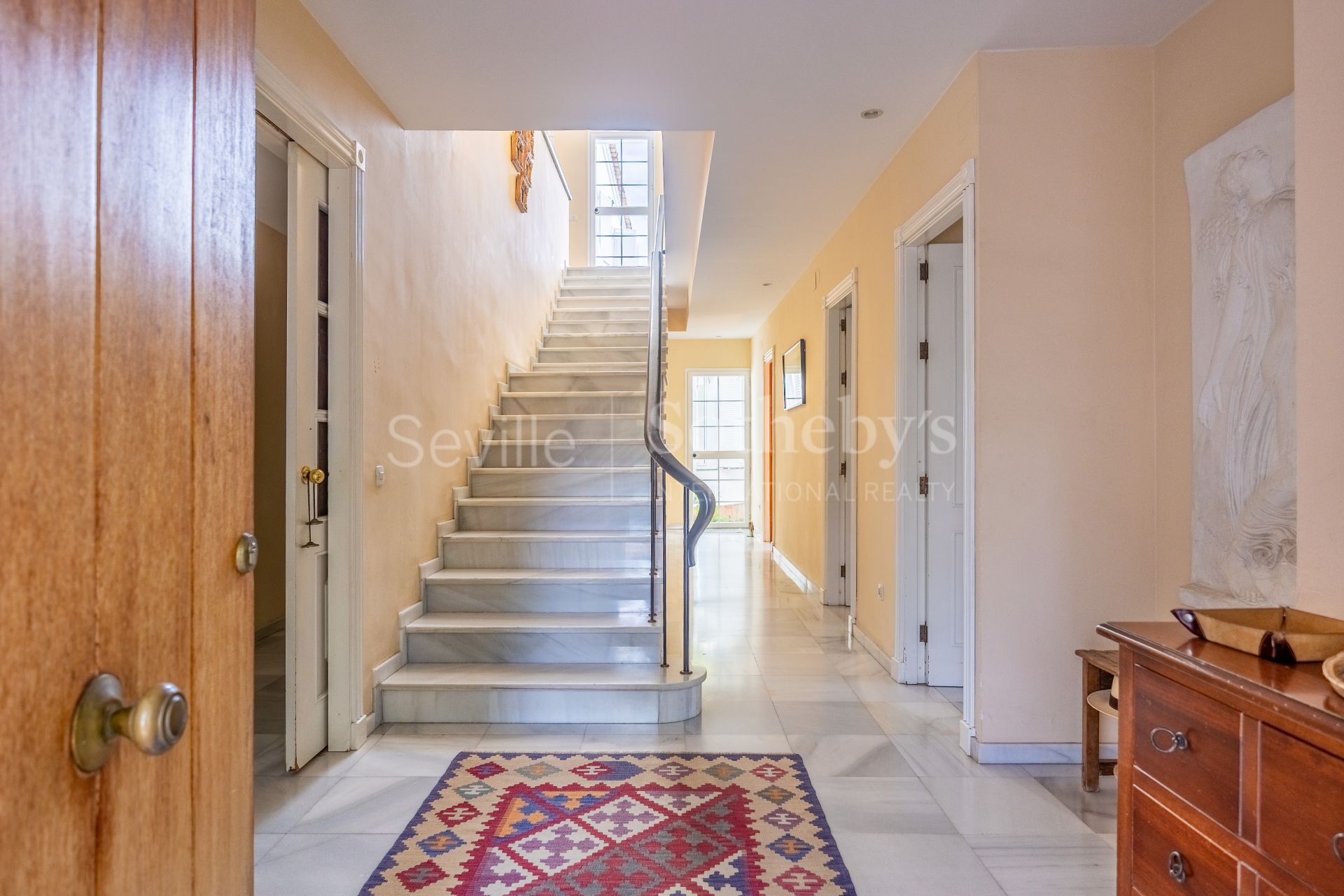 Detached villa with pool and panoramic views of Seville