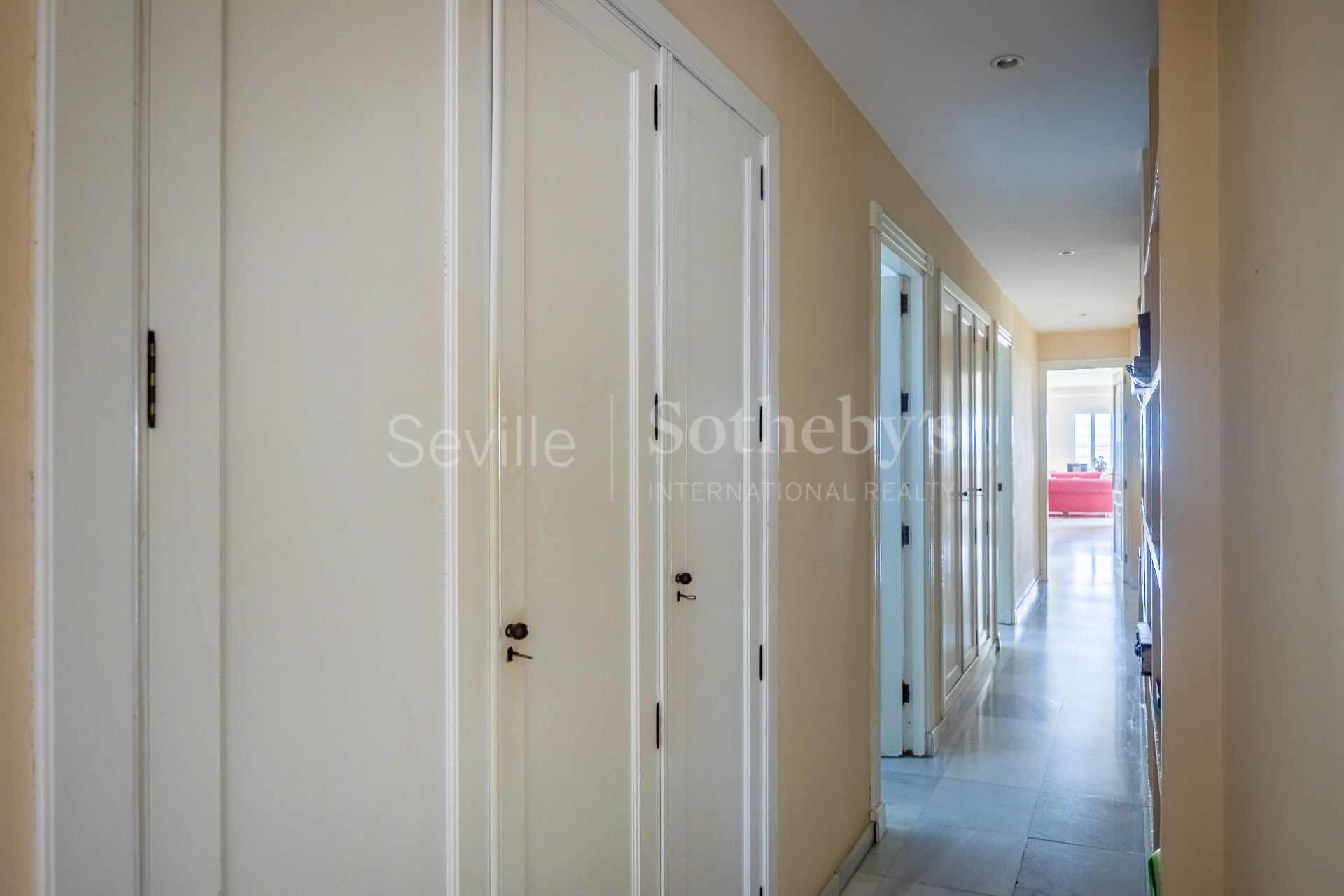 Detached villa with pool and panoramic views of Seville