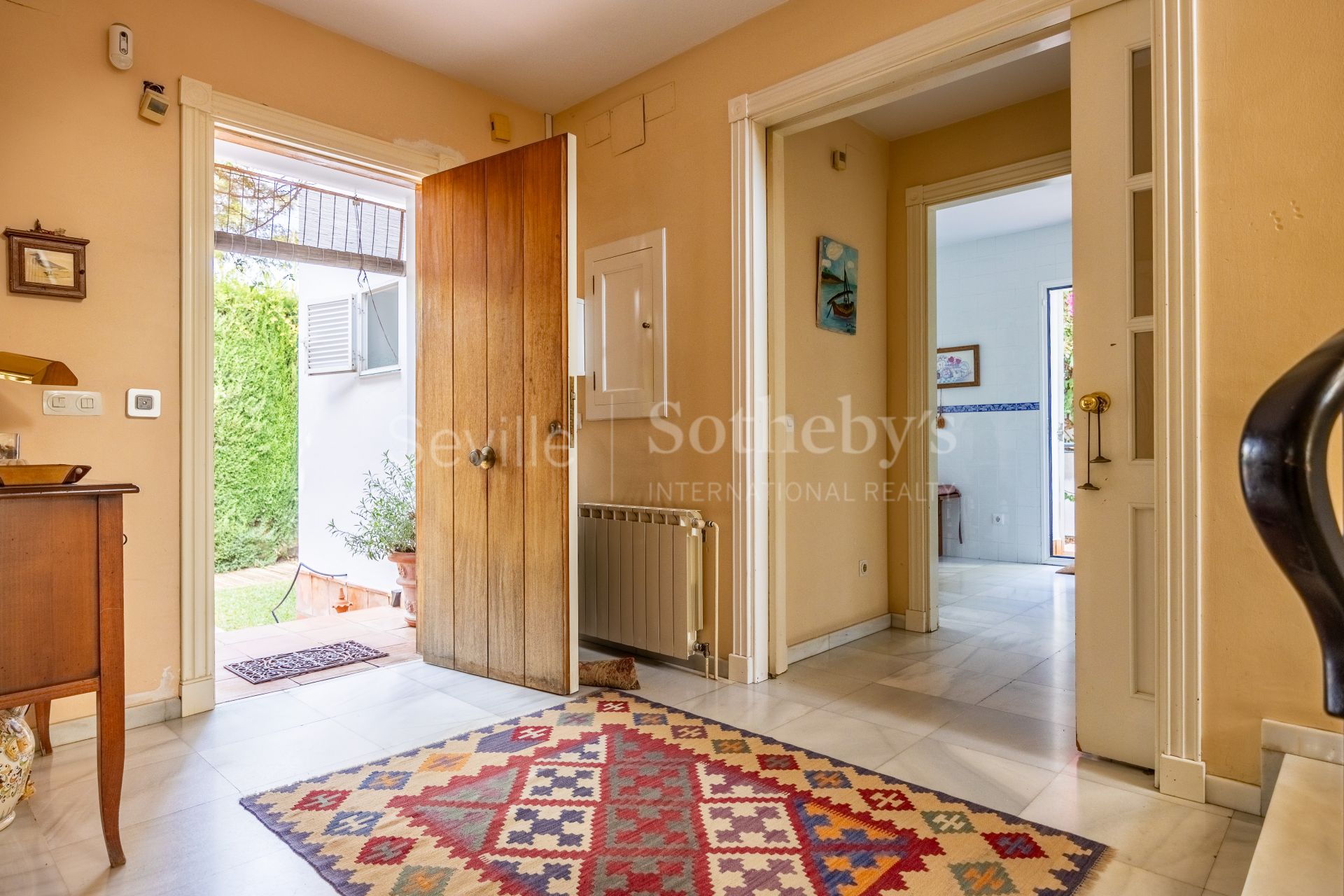 Detached villa with pool and panoramic views of Seville