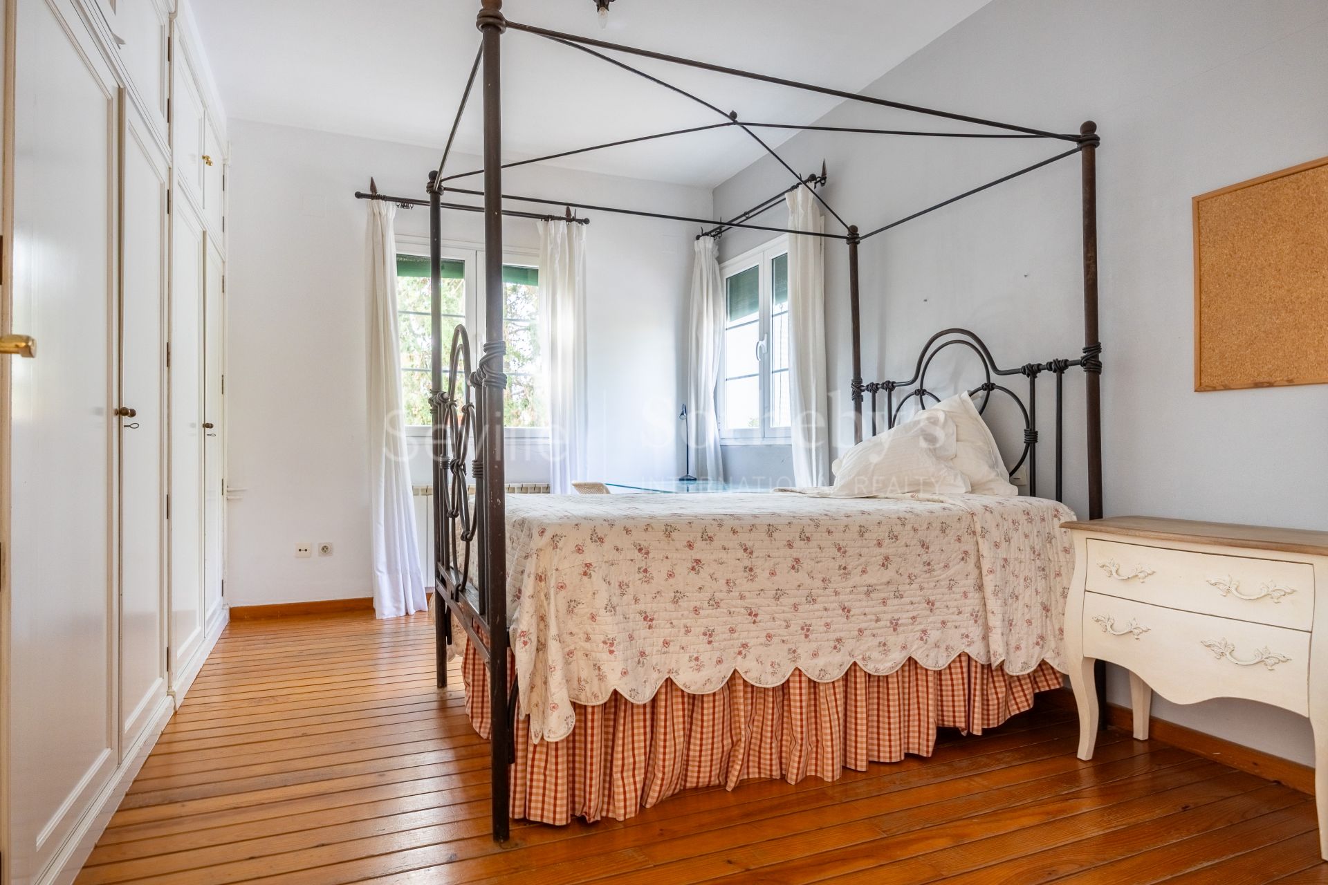 Detached villa with pool and panoramic views of Seville