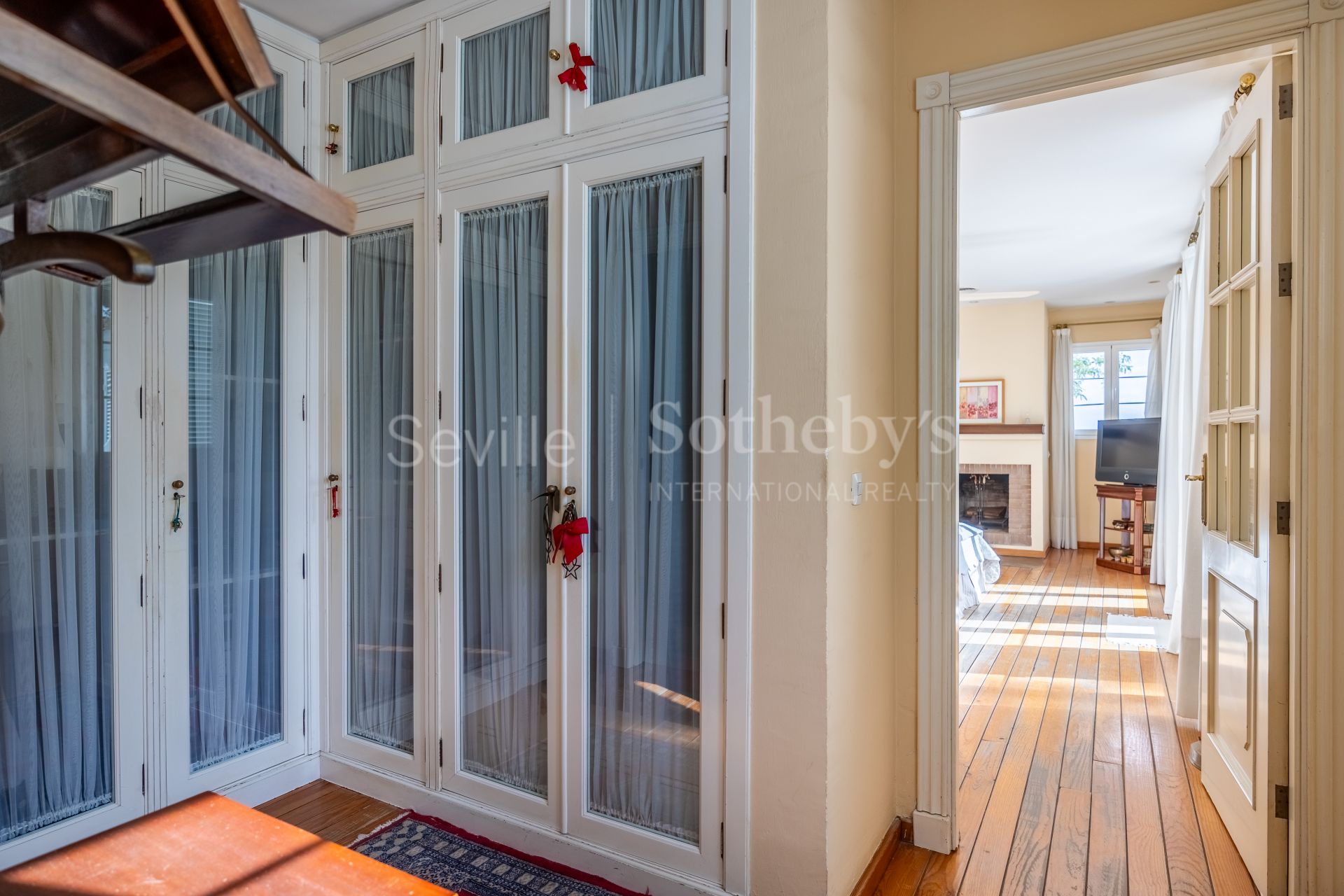 Detached villa with pool and panoramic views of Seville