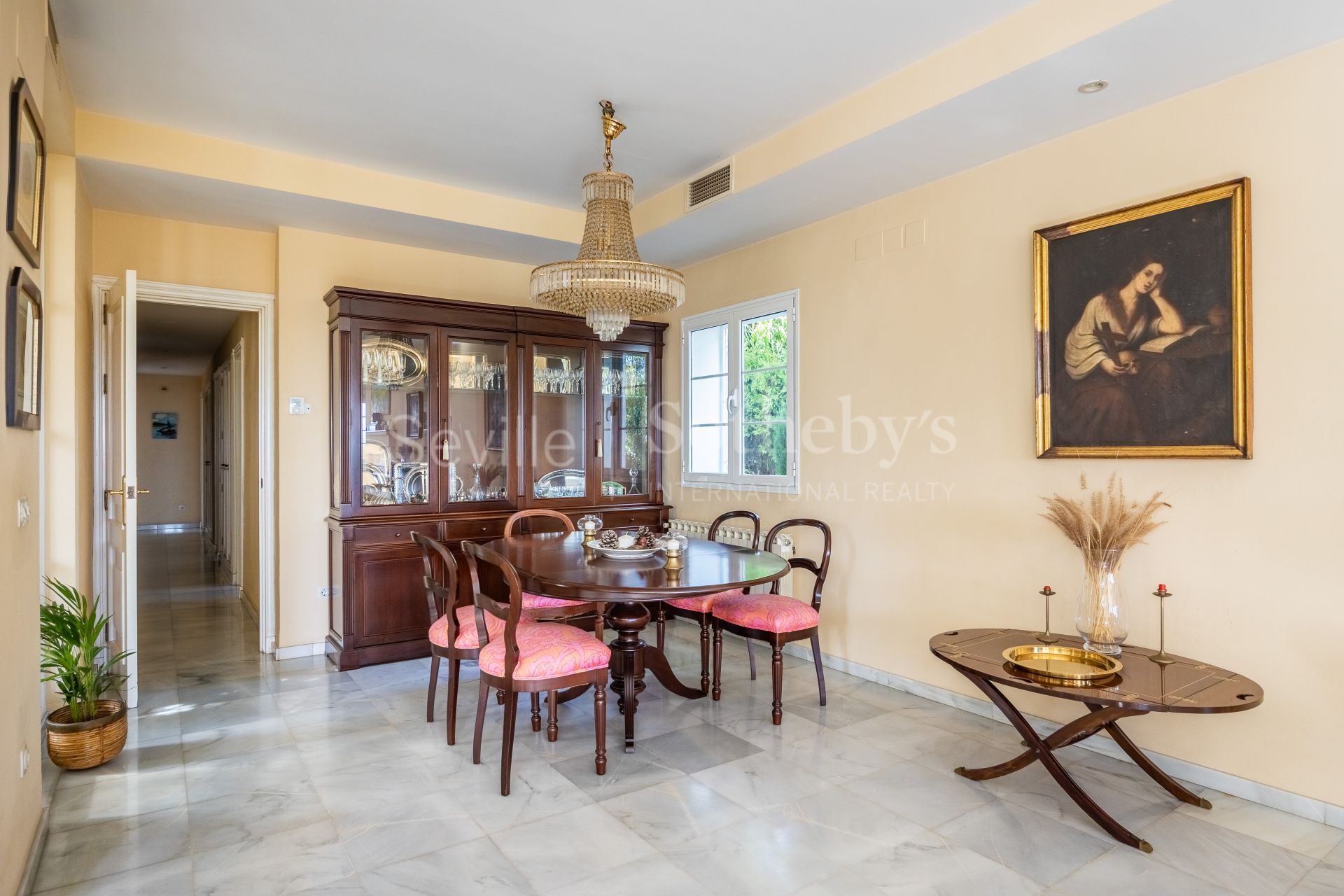 Detached villa with pool and panoramic views of Seville