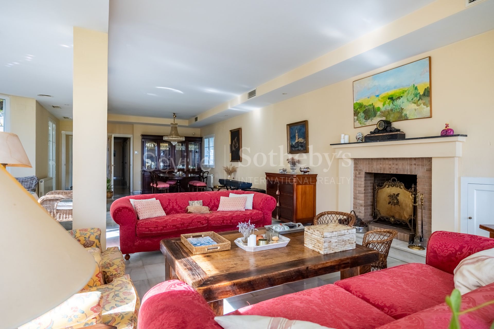 Detached villa with pool and panoramic views of Seville