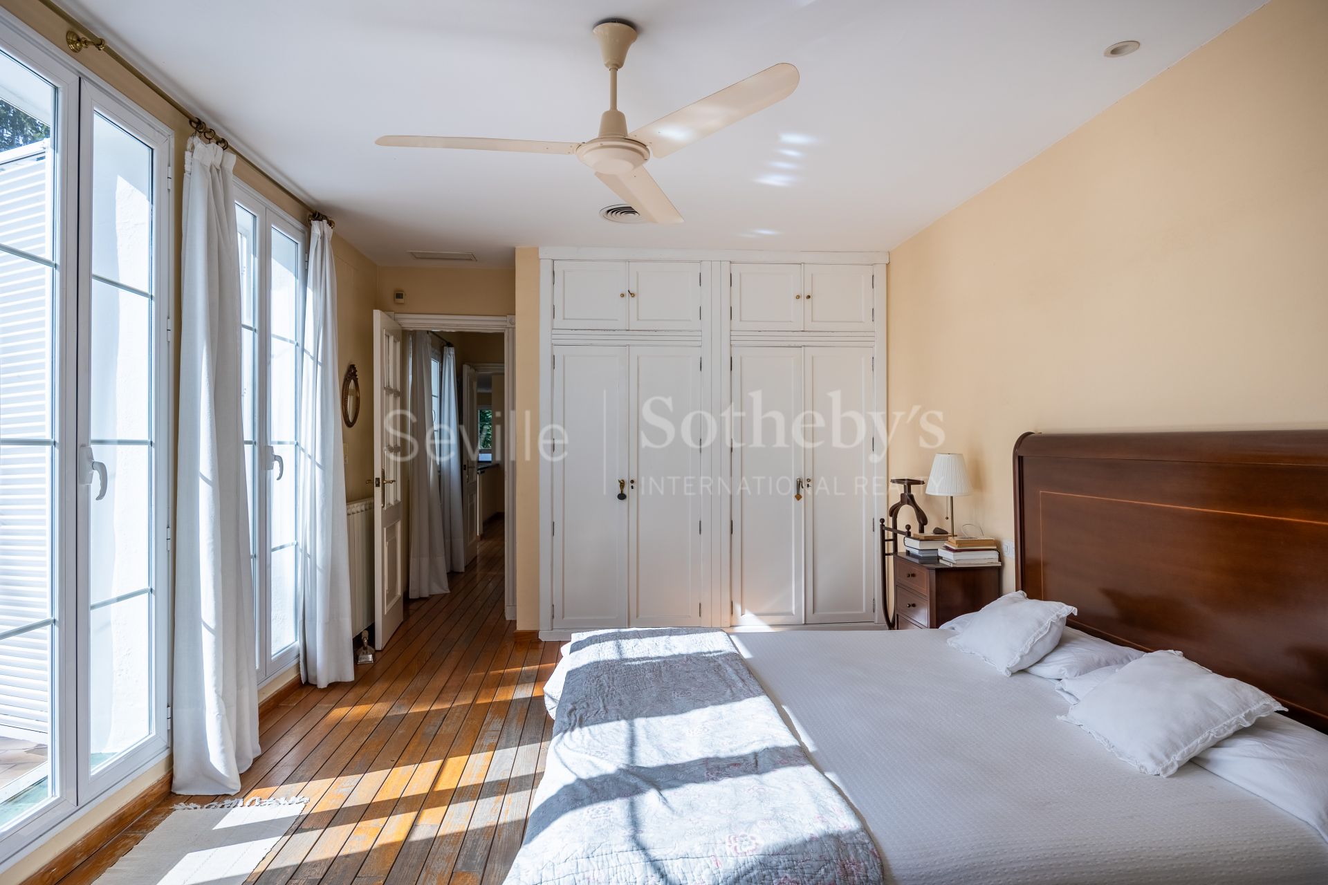 Detached villa with pool and panoramic views of Seville