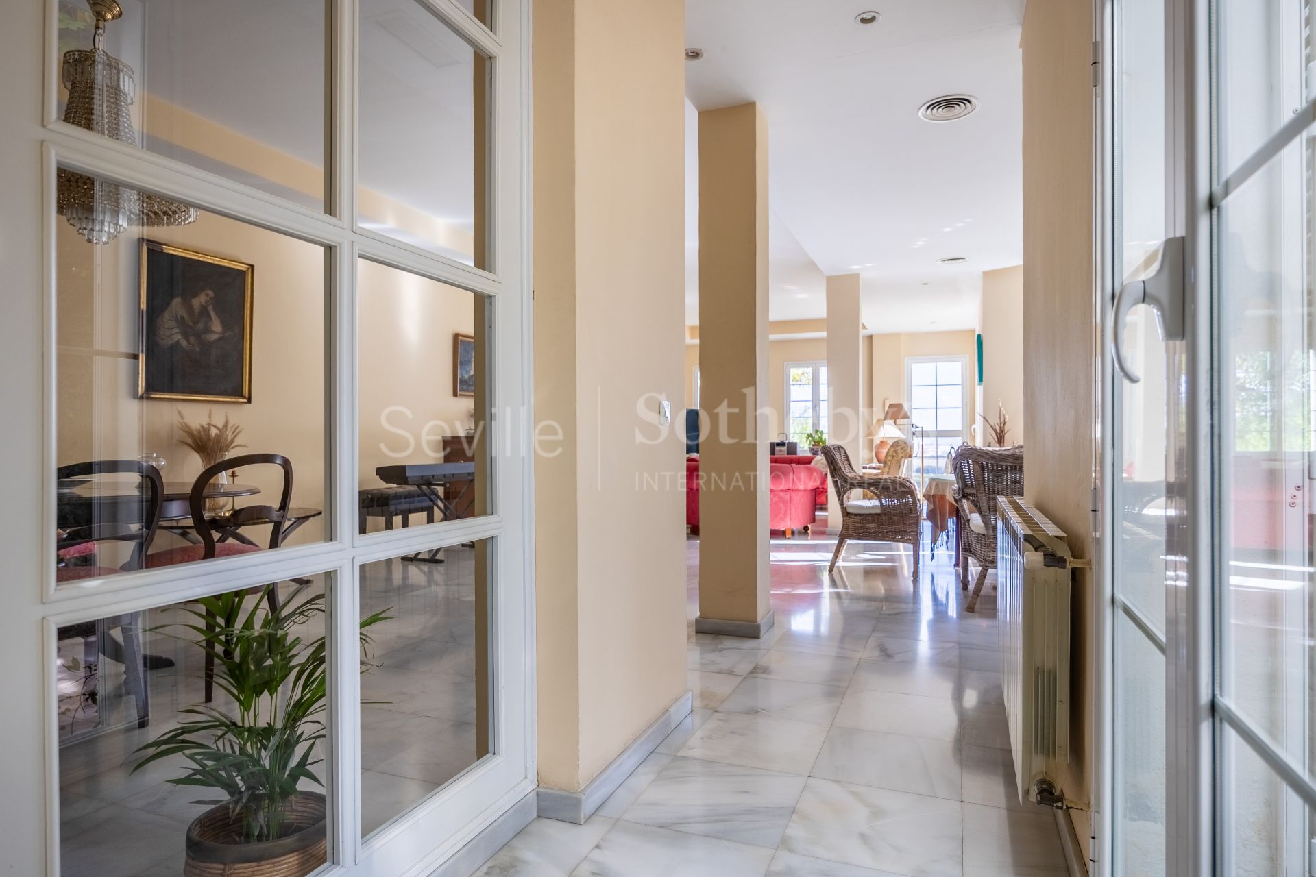 Detached villa with pool and panoramic views of Seville