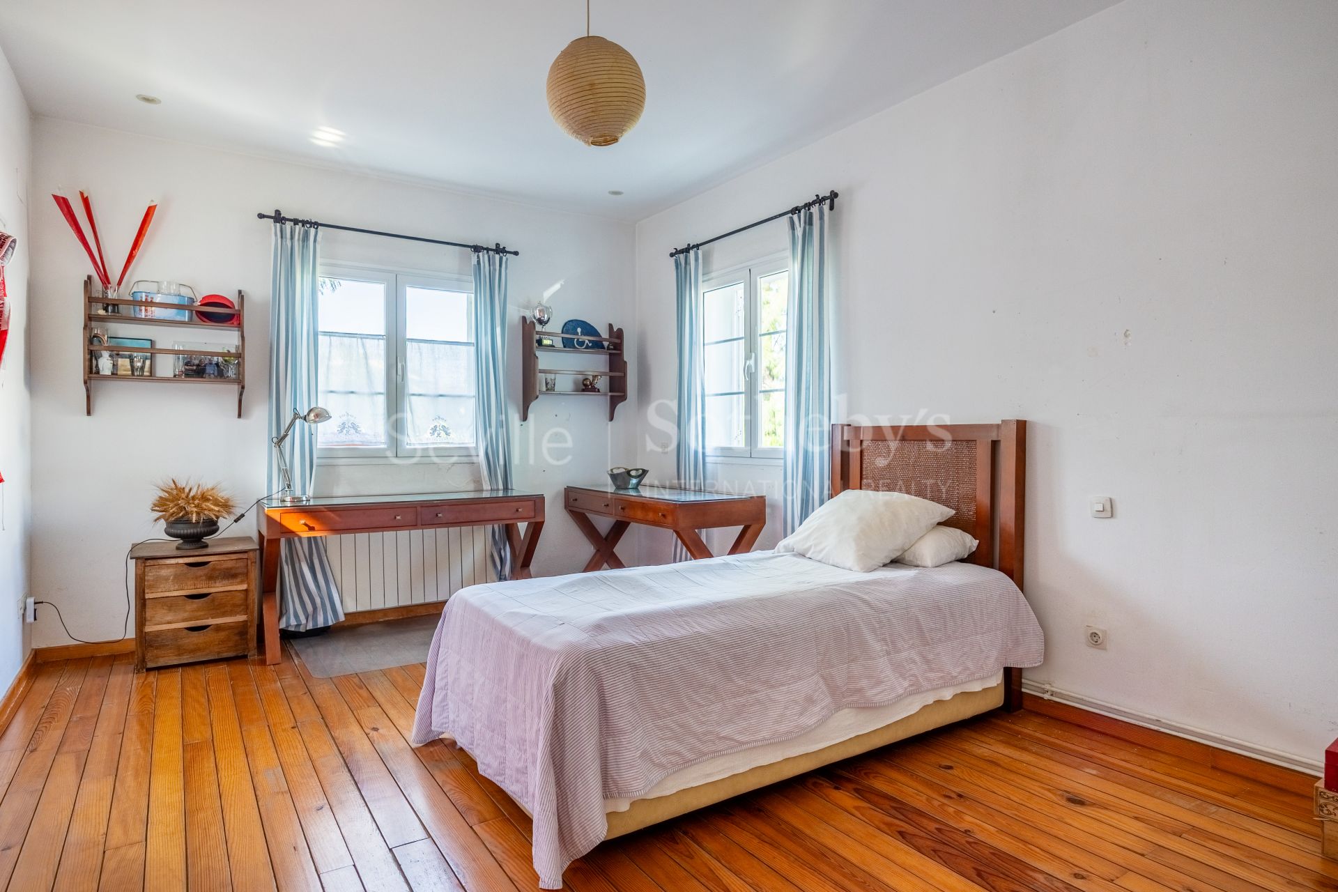 Detached villa with pool and panoramic views of Seville