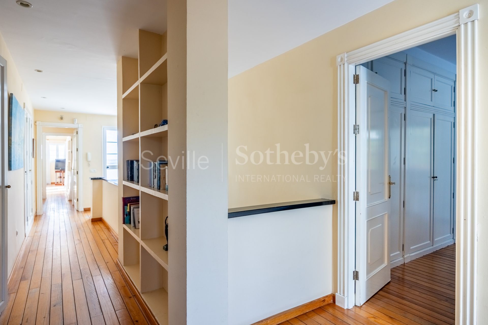 Detached villa with pool and panoramic views of Seville