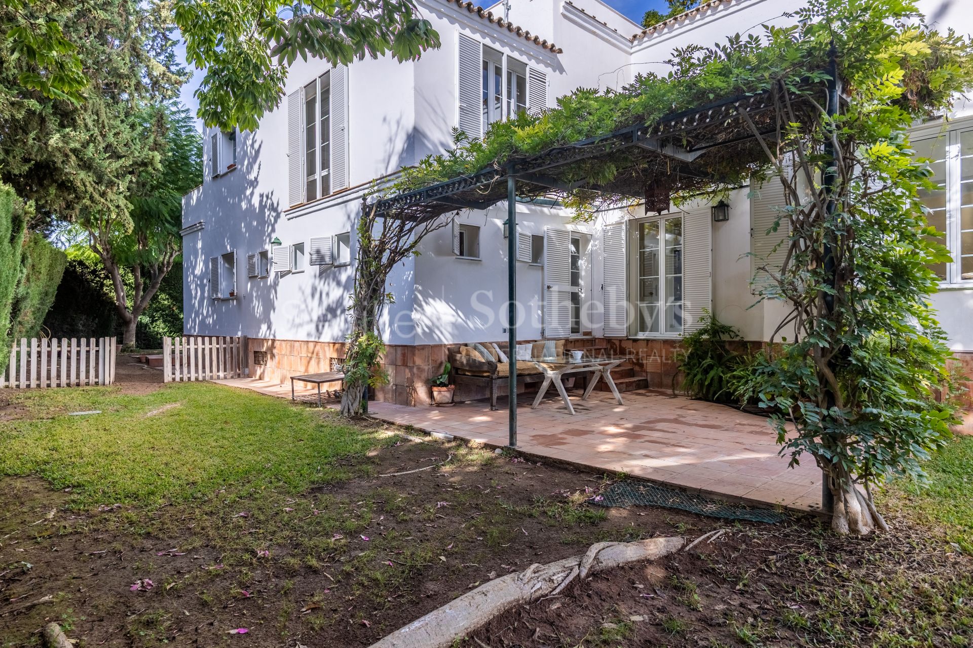 Detached villa with pool and panoramic views of Seville