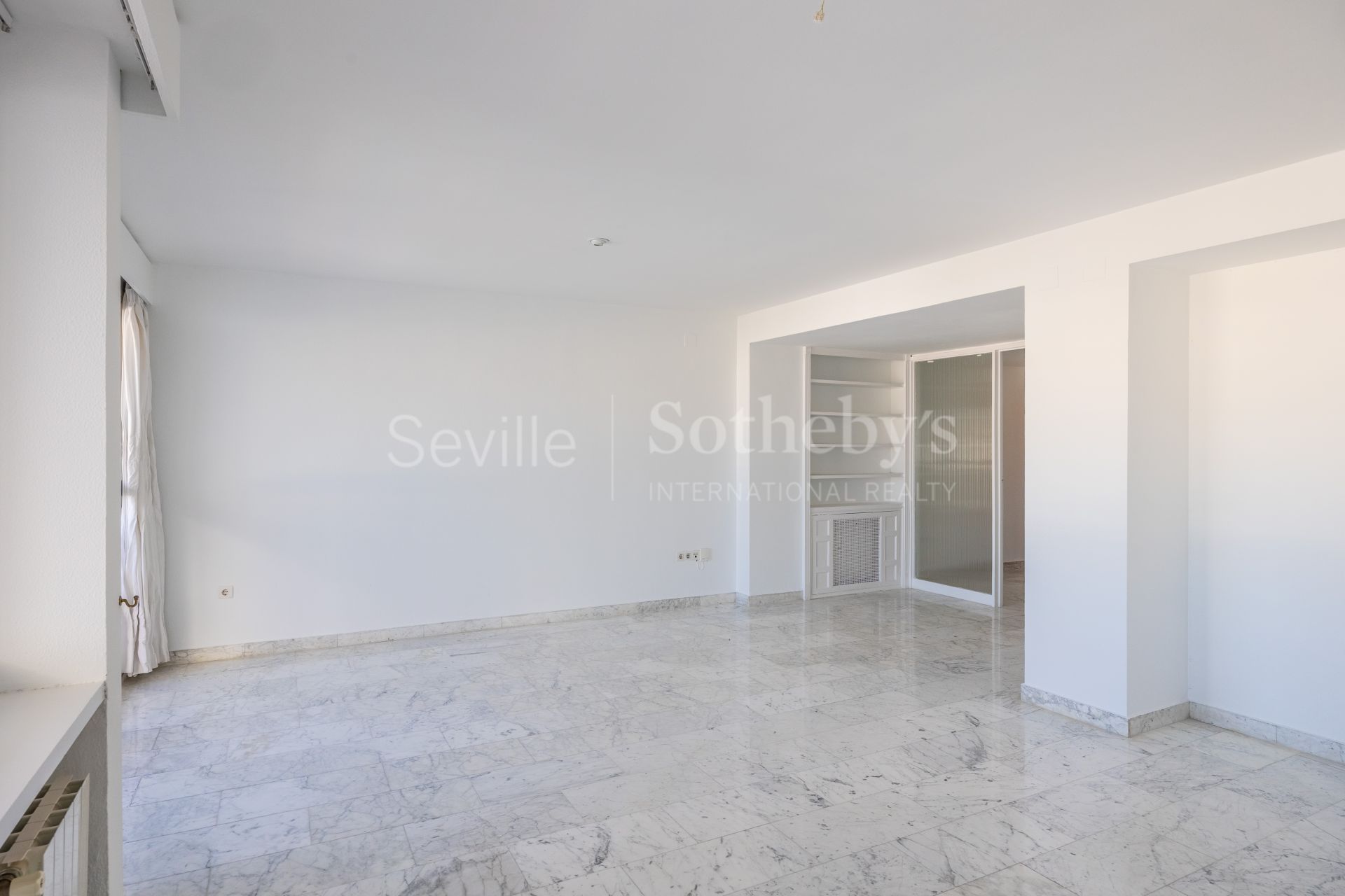 Vivienda en alquiler en Huerta del Rey, Nervión con plaza de garage y terraza