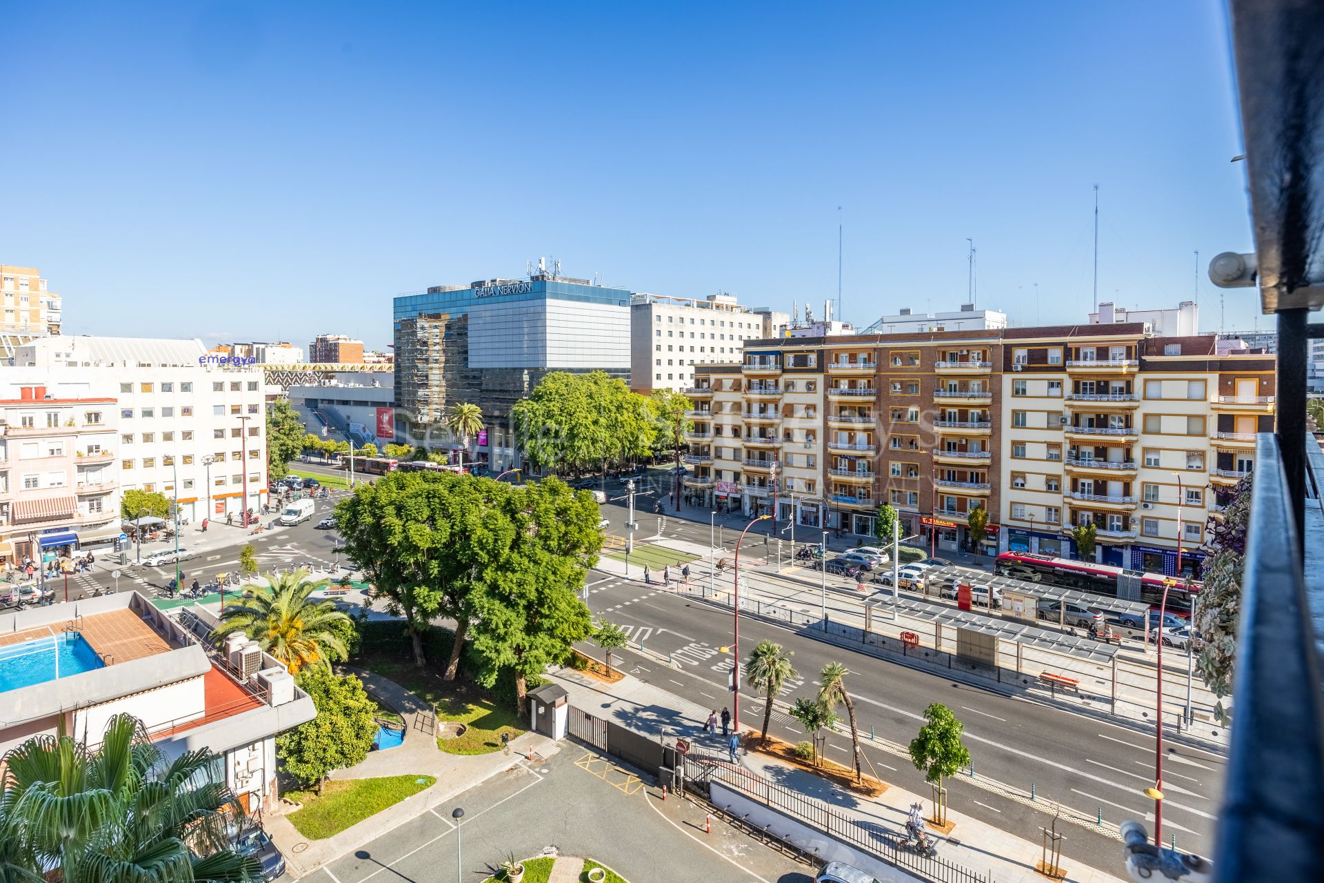 Vivienda en alquiler en Huerta del Rey, Nervión con plaza de garage y terraza