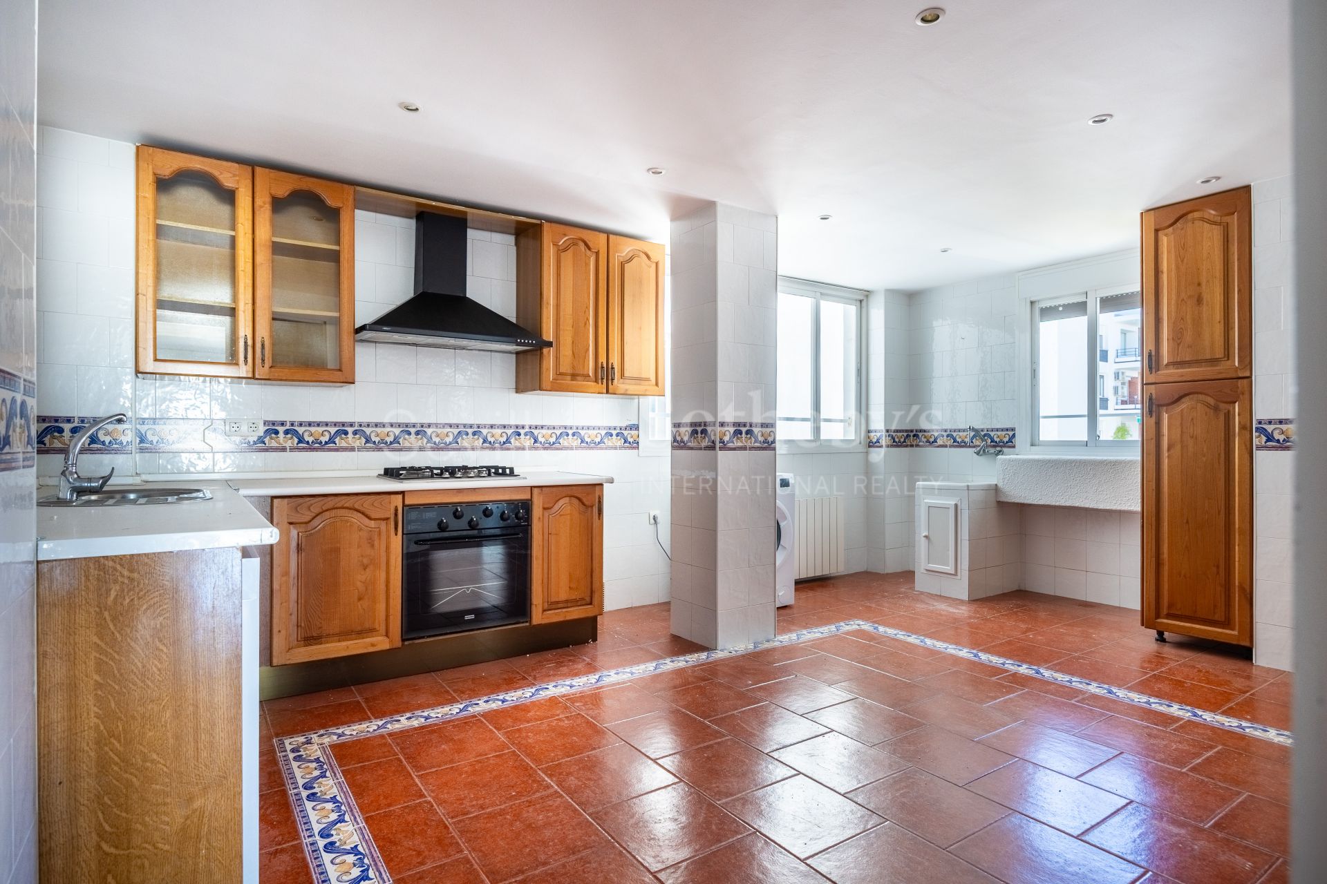 Vivienda en alquiler en Huerta del Rey, Nervión con plaza de garage y terraza