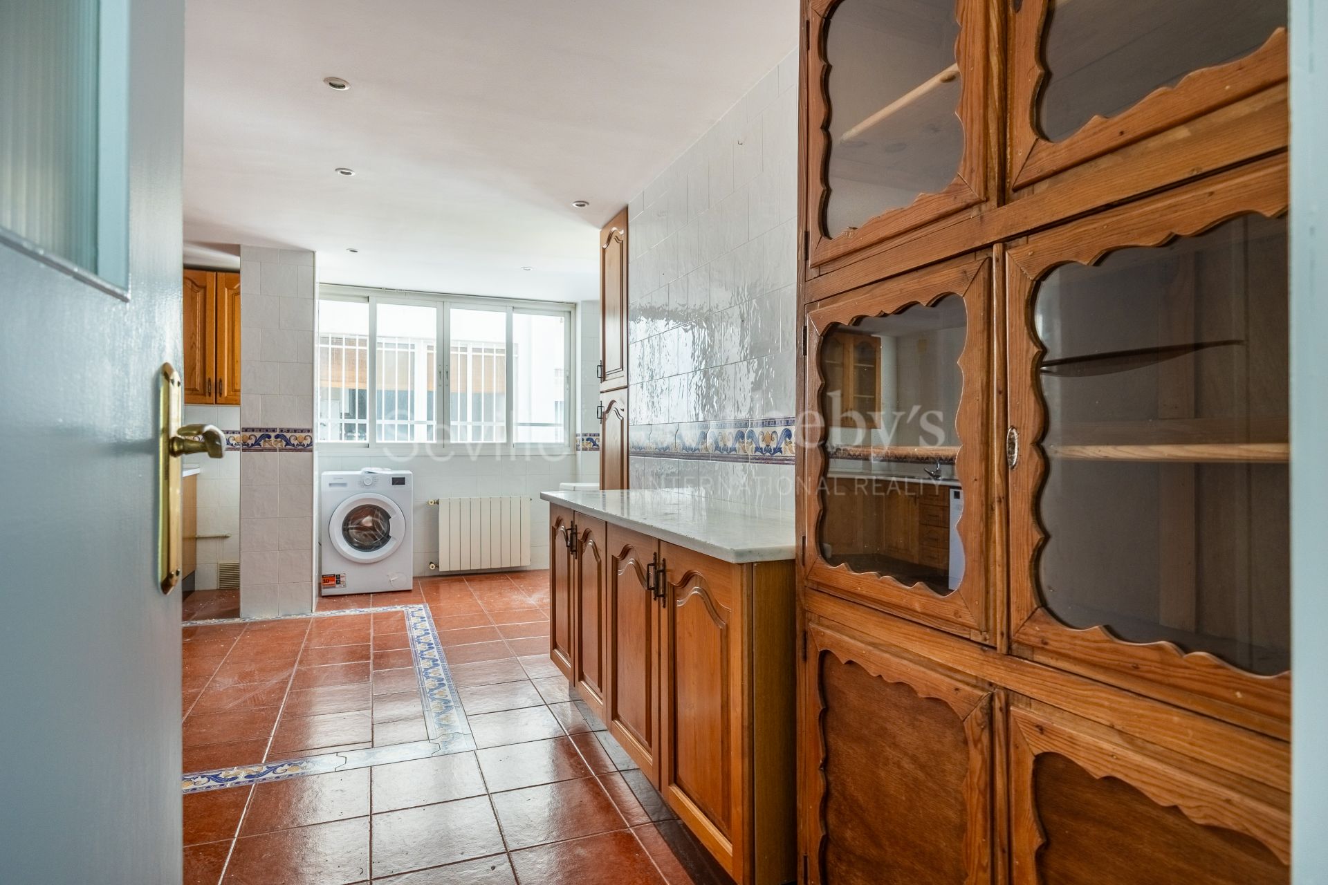 Vivienda en alquiler en Huerta del Rey, Nervión con plaza de garage y terraza