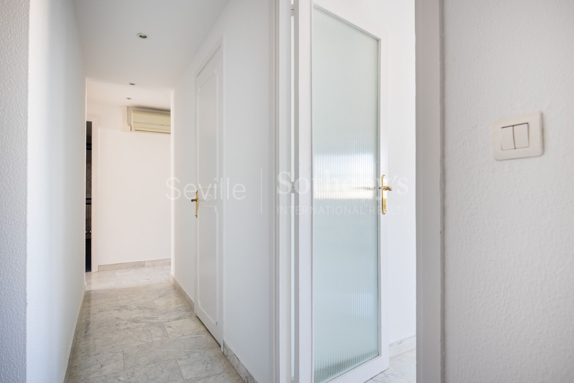 Vivienda en alquiler en Huerta del Rey, Nervión con plaza de garage y terraza