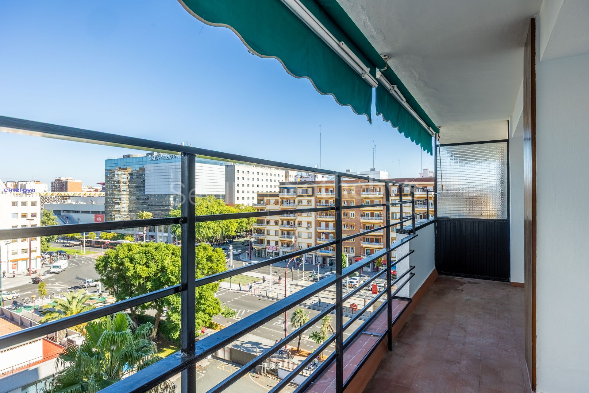 Vivienda en alquiler en Huerta del Rey, Nervión con plaza de garage y terraza