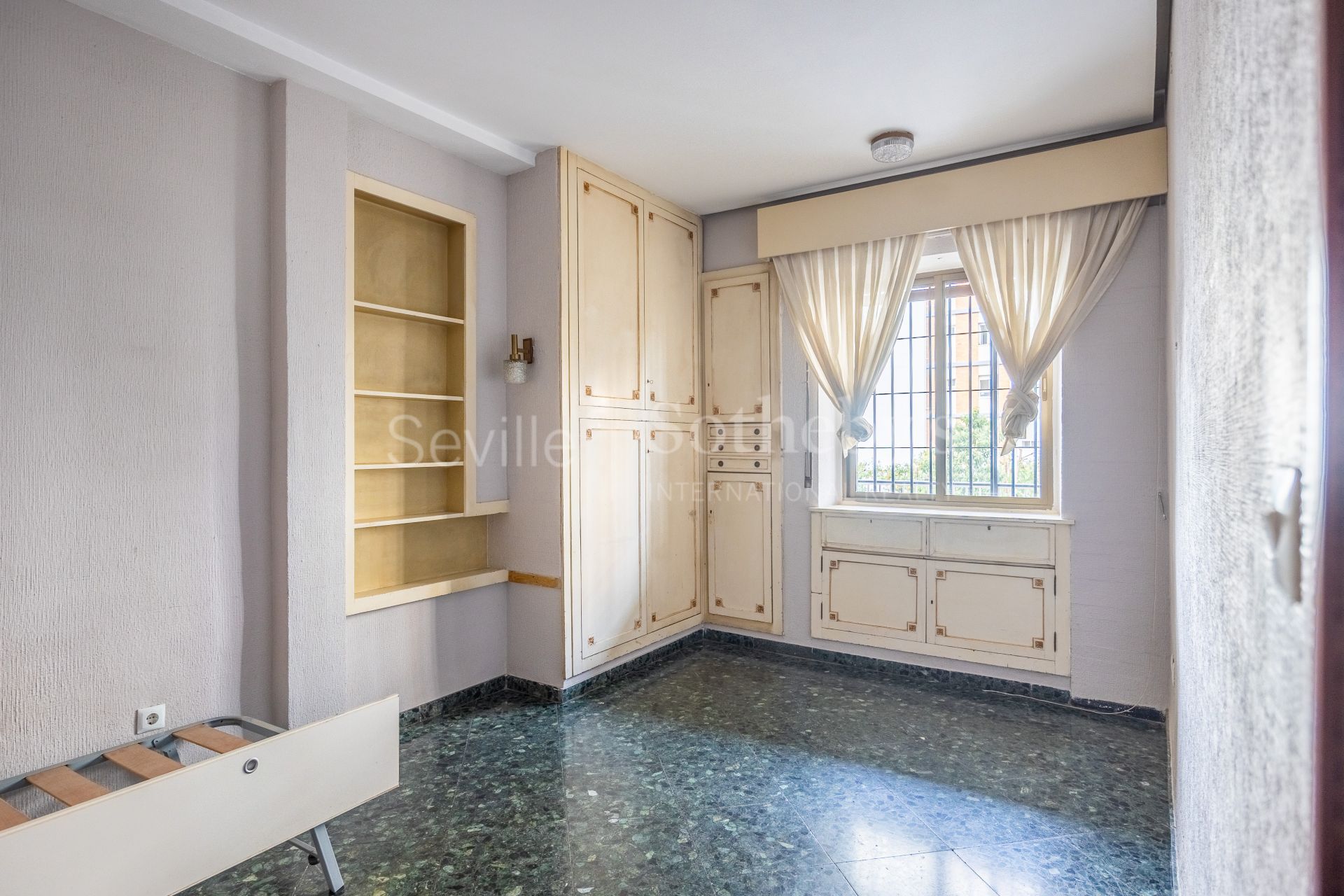 Piso en Los Remedios - Primera planta con ascensor