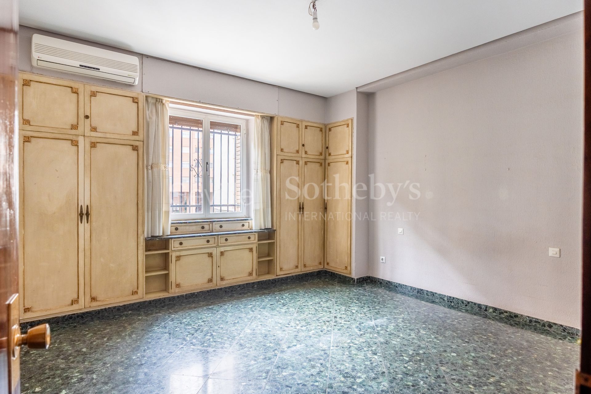 Piso en Los Remedios - Primera planta con ascensor