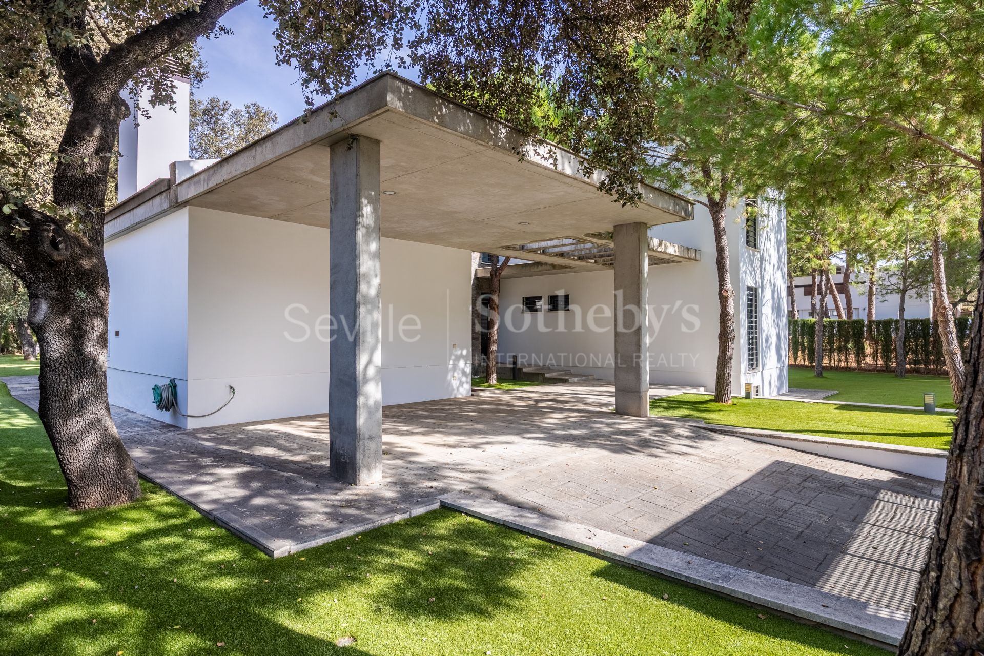 Exclusiva casa independiente de diseño con piscina en la Urb. la Juliana, Bollullos de la Mitación