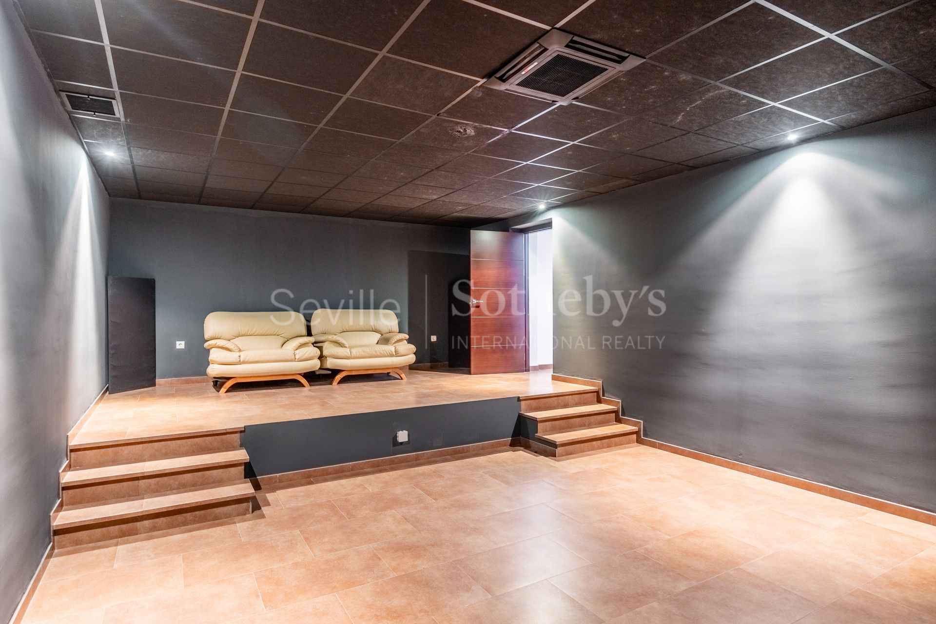 Exclusiva casa independiente de diseño con piscina en la Urb. la Juliana, Bollullos de la Mitación