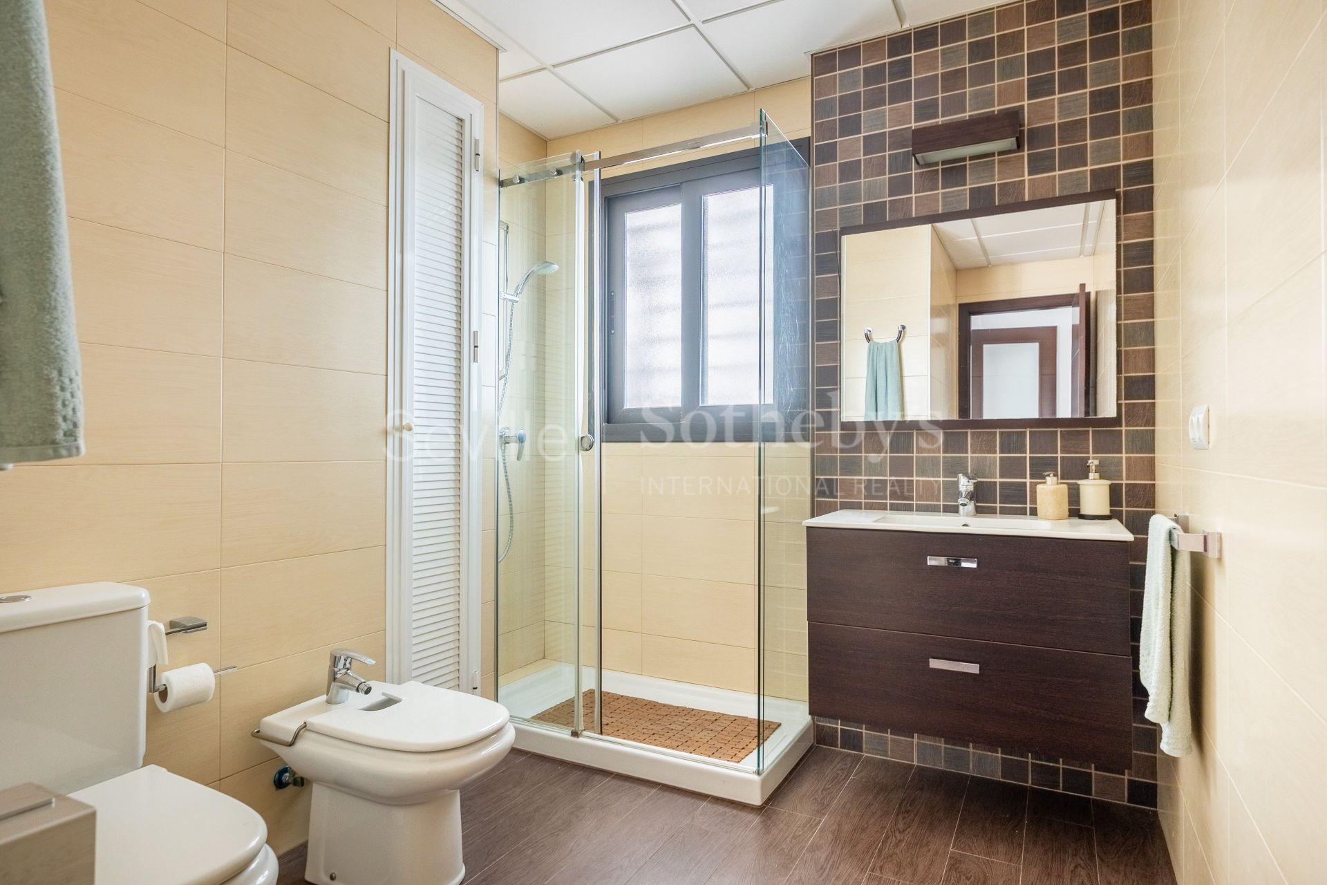 Exclusiva casa independiente de diseño con piscina en la Urb. la Juliana, Bollullos de la Mitación