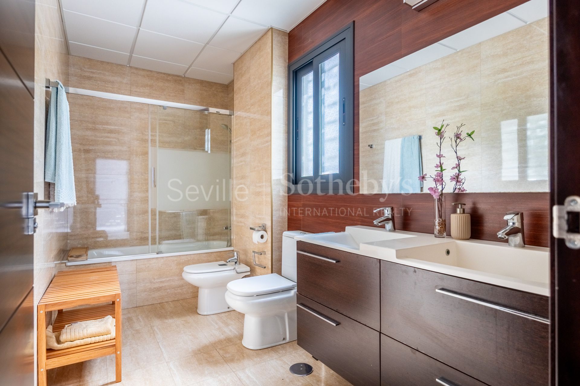 Exclusiva casa independiente de diseño con piscina en la Urb. la Juliana, Bollullos de la Mitación