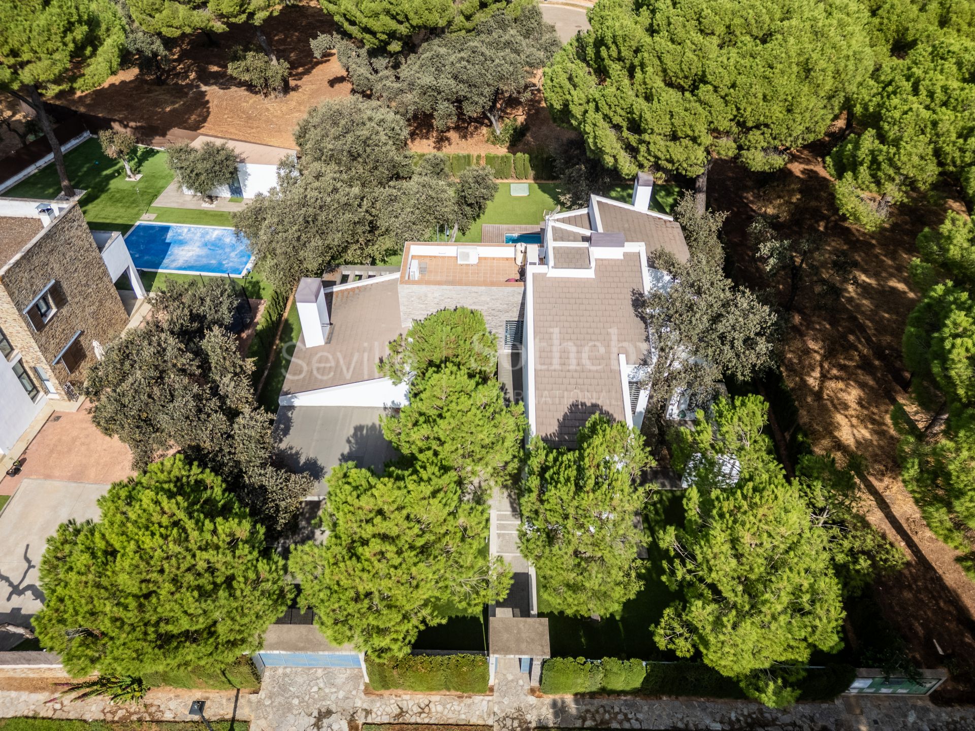 Exclusiva casa independiente de diseño con piscina en la Urb. la Juliana, Bollullos de la Mitación