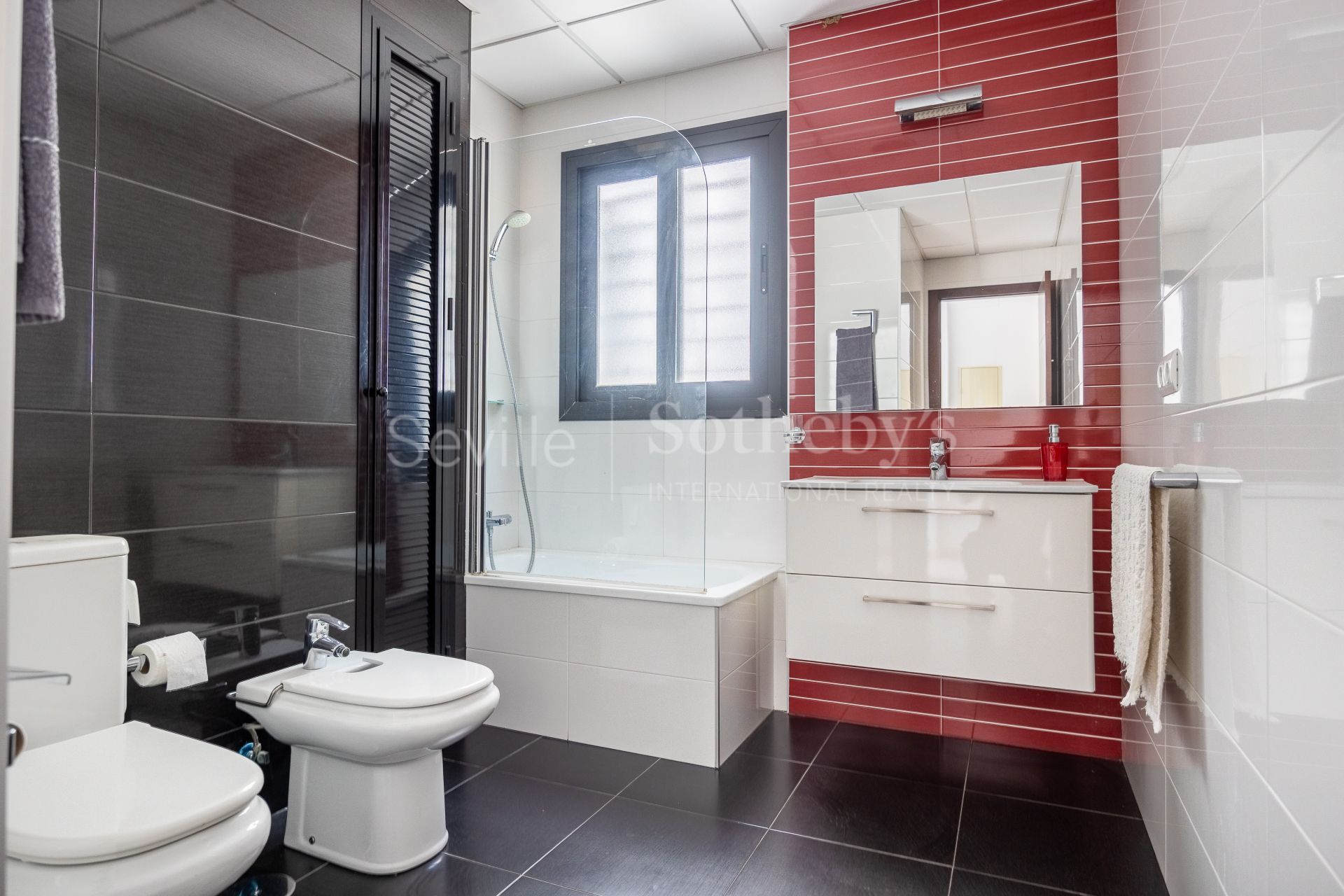 Exclusiva casa independiente de diseño con piscina en la Urb. la Juliana, Bollullos de la Mitación