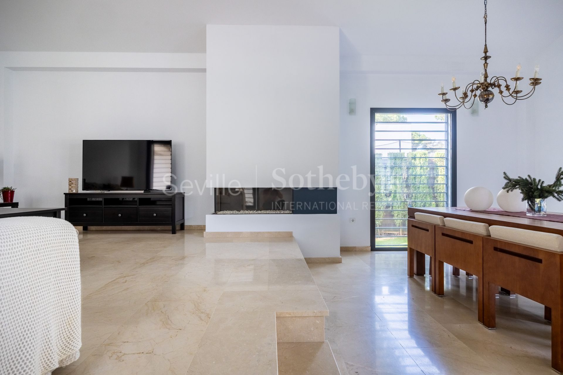 Exclusiva casa independiente de diseño con piscina en la Urb. la Juliana, Bollullos de la Mitación