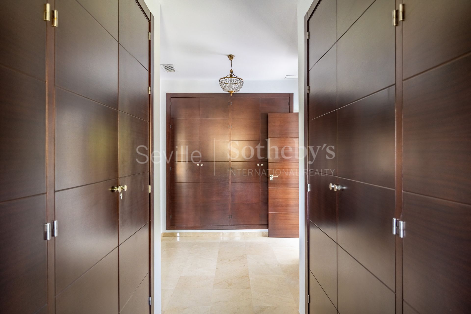 Exclusiva casa independiente de diseño con piscina en la Urb. la Juliana, Bollullos de la Mitación