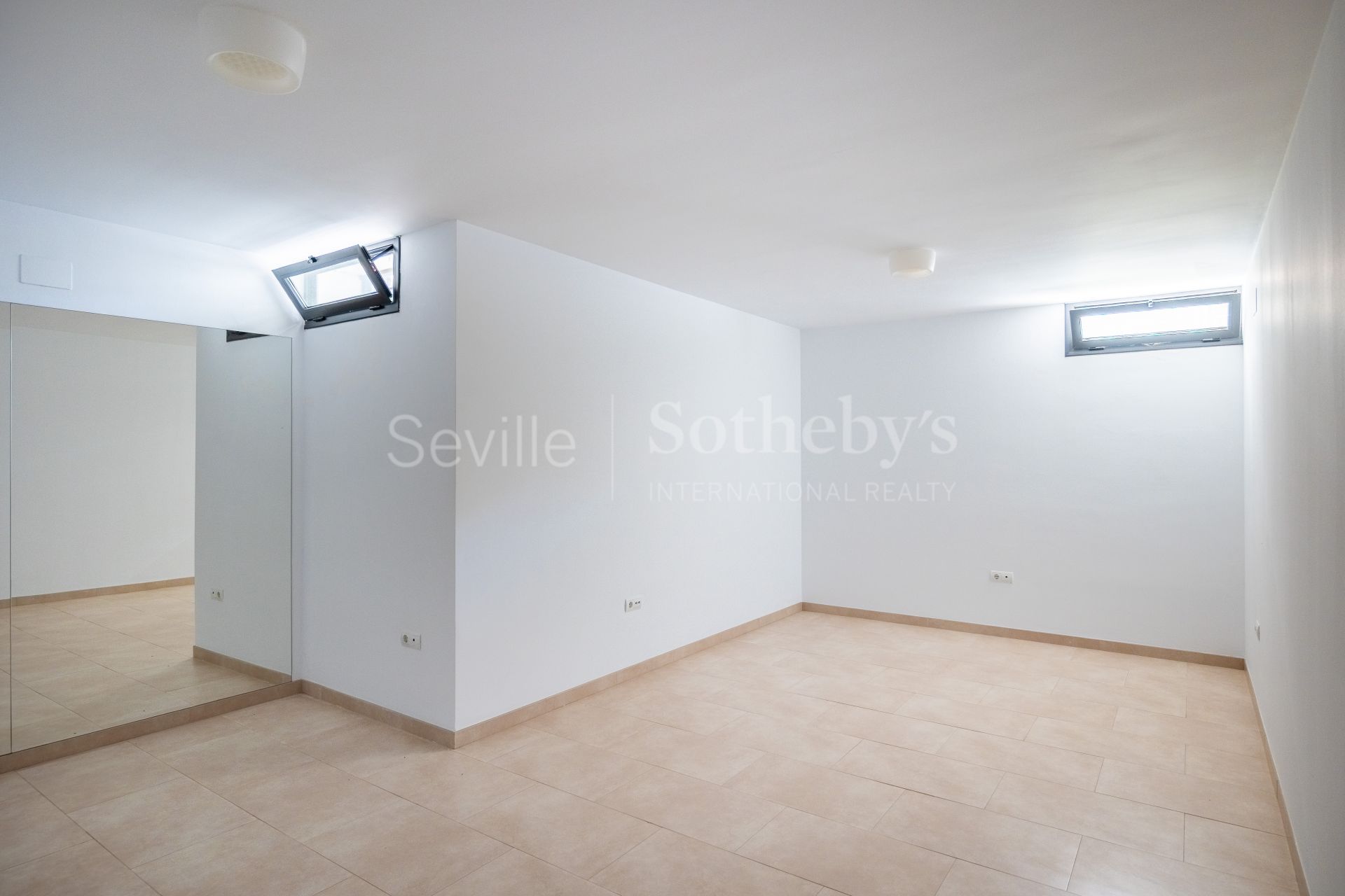 Exclusiva casa independiente de diseño con piscina en la Urb. la Juliana, Bollullos de la Mitación