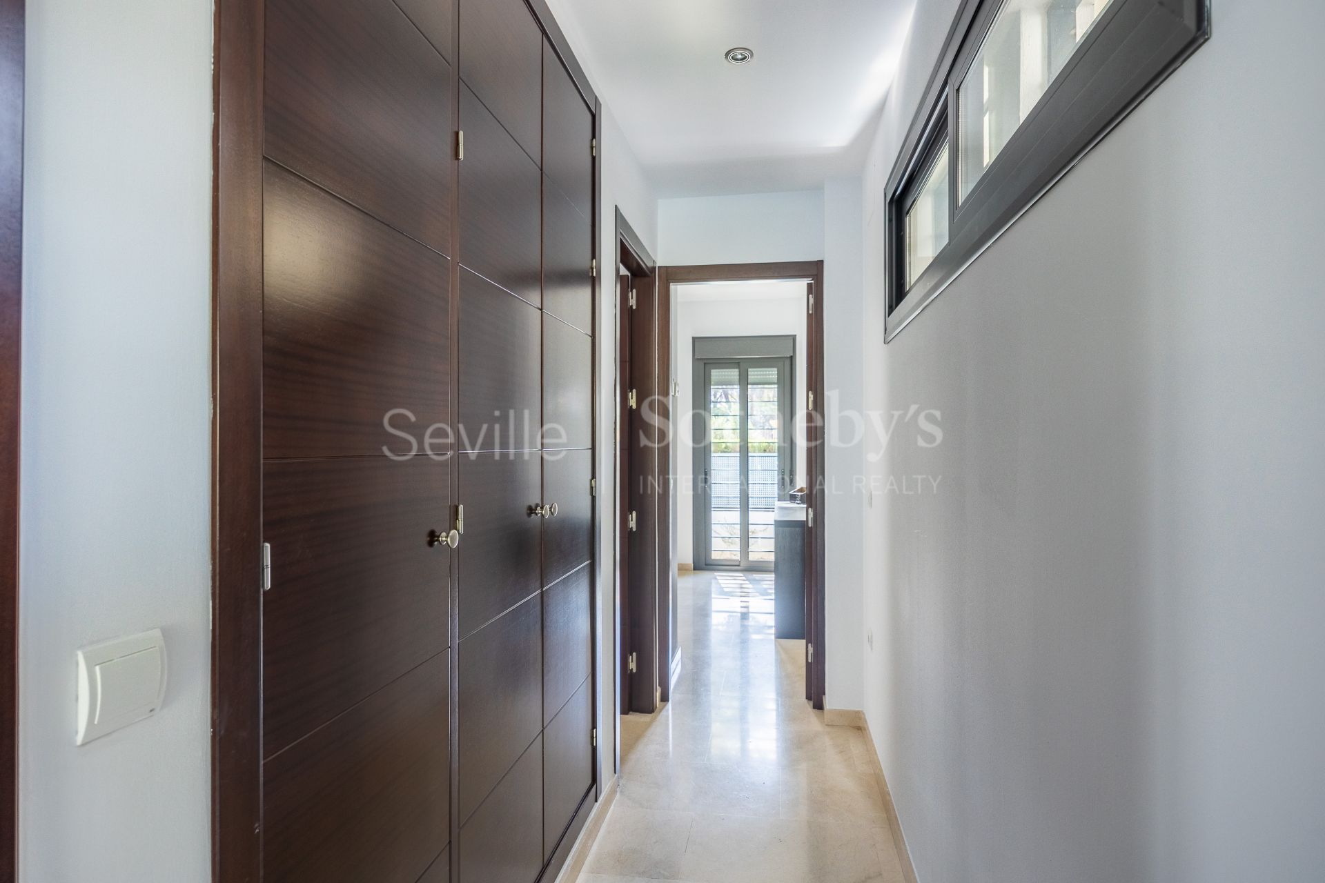 Exclusiva casa independiente de diseño con piscina en la Urb. la Juliana, Bollullos de la Mitación