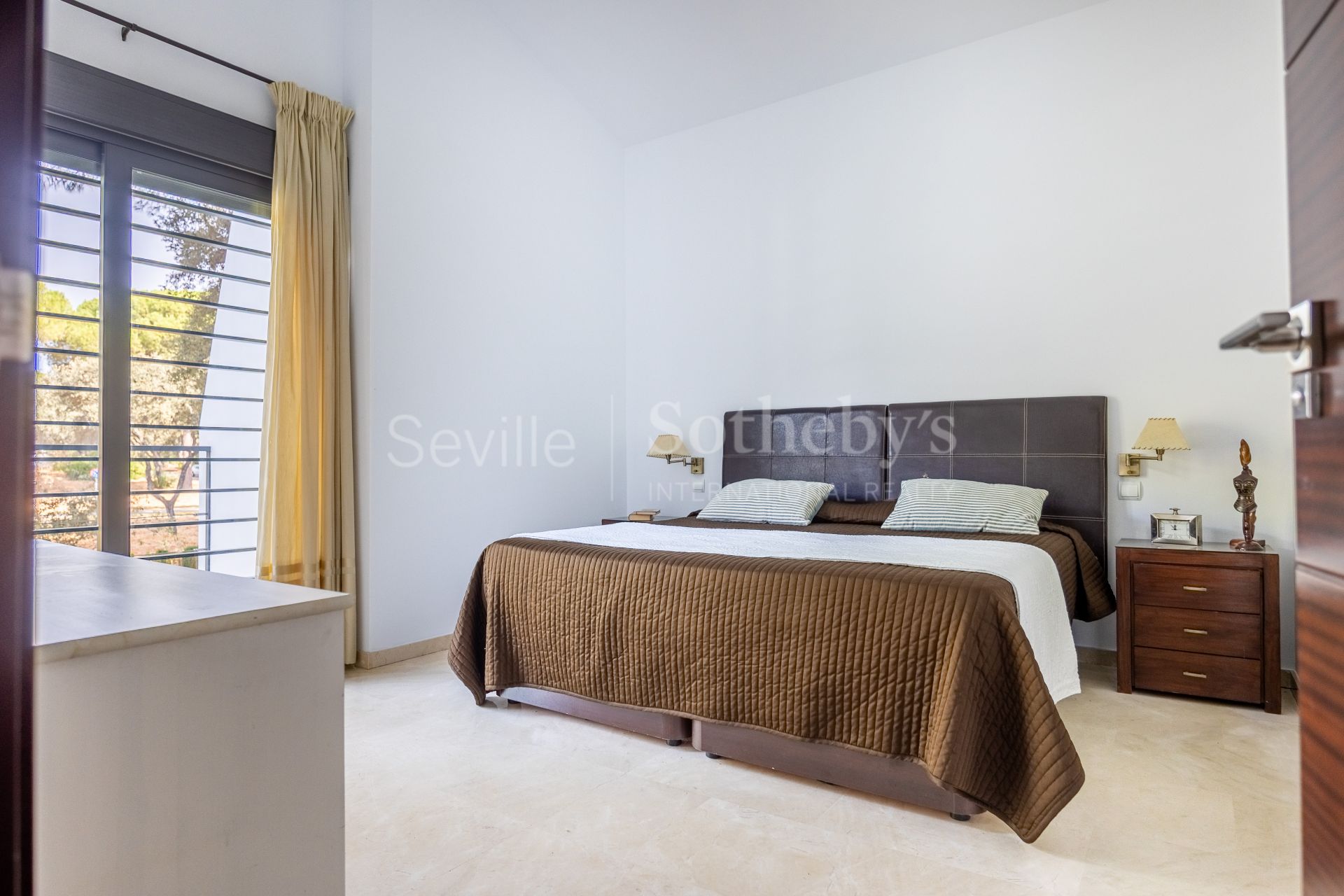 Exclusiva casa independiente de diseño con piscina en la Urb. la Juliana, Bollullos de la Mitación