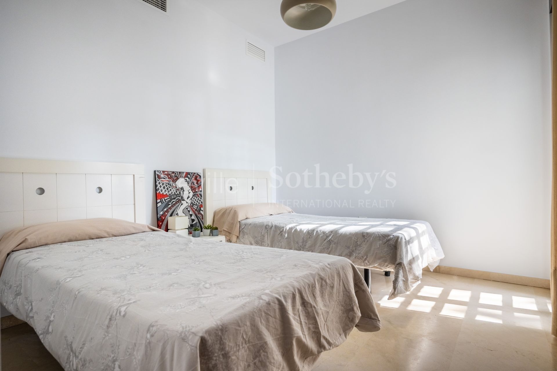 Exclusiva casa independiente de diseño con piscina en la Urb. la Juliana, Bollullos de la Mitación