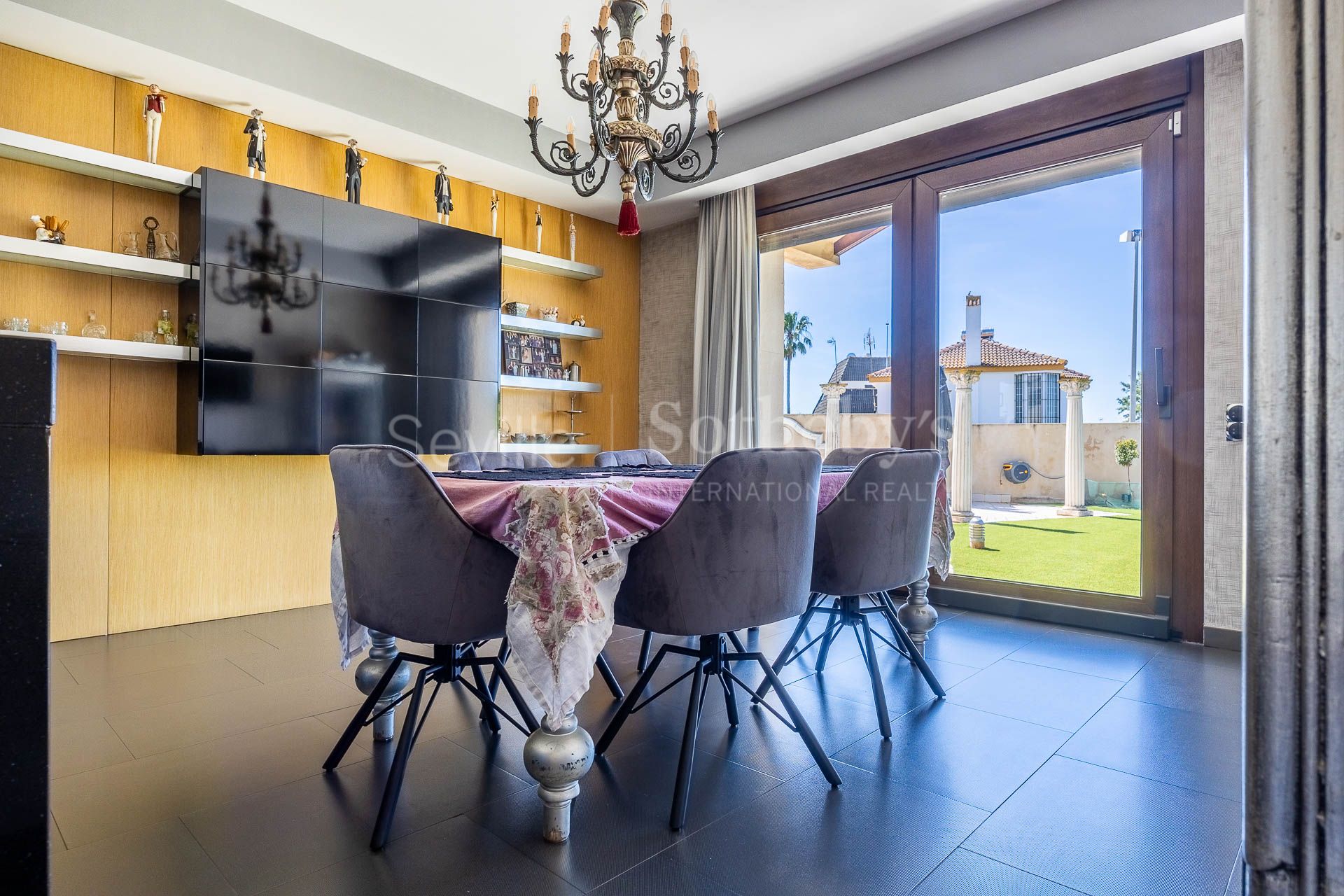 Exclusive Property in the Prestigious La Motilla Residential Area