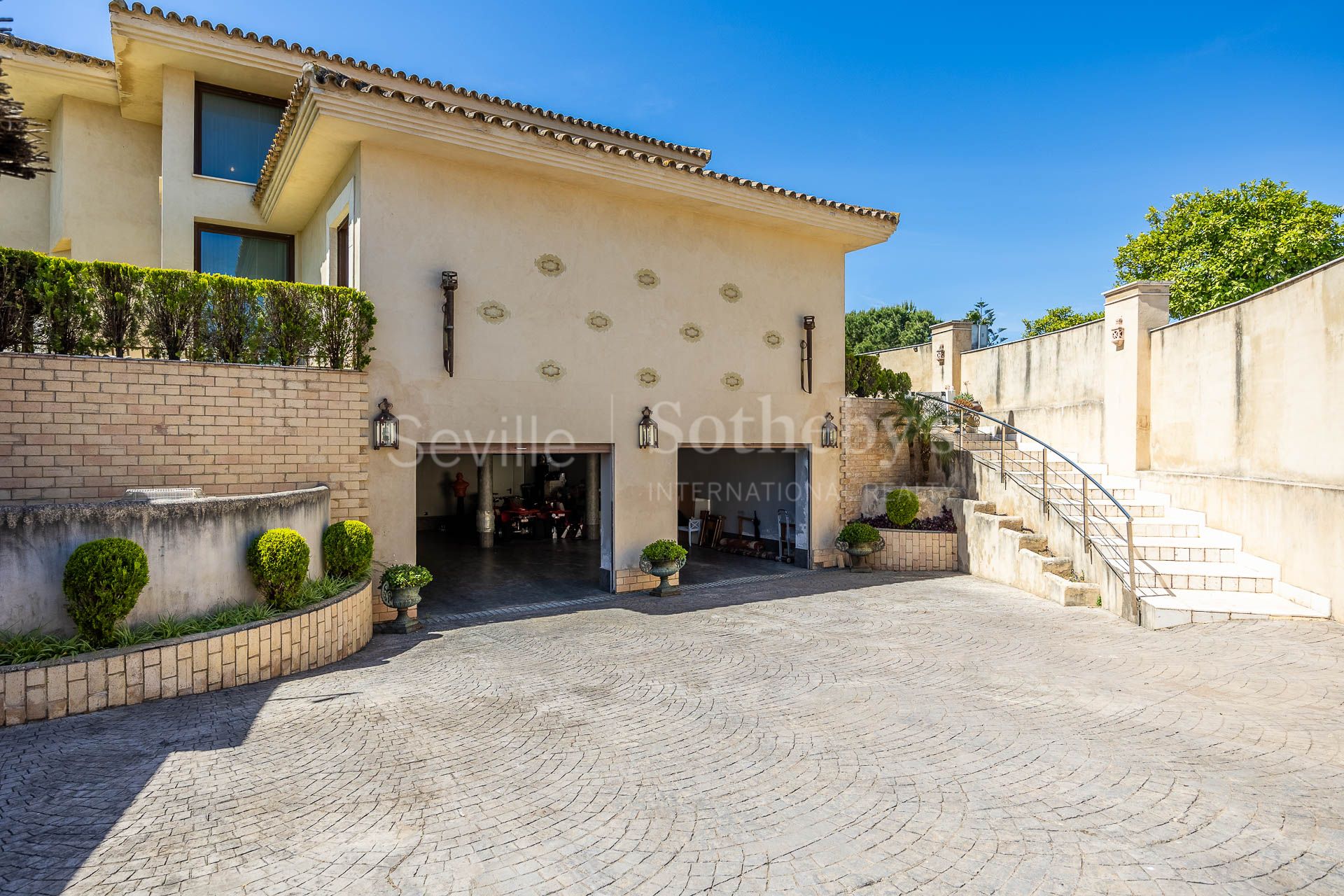 Exclusive Property in the Prestigious La Motilla Residential Area