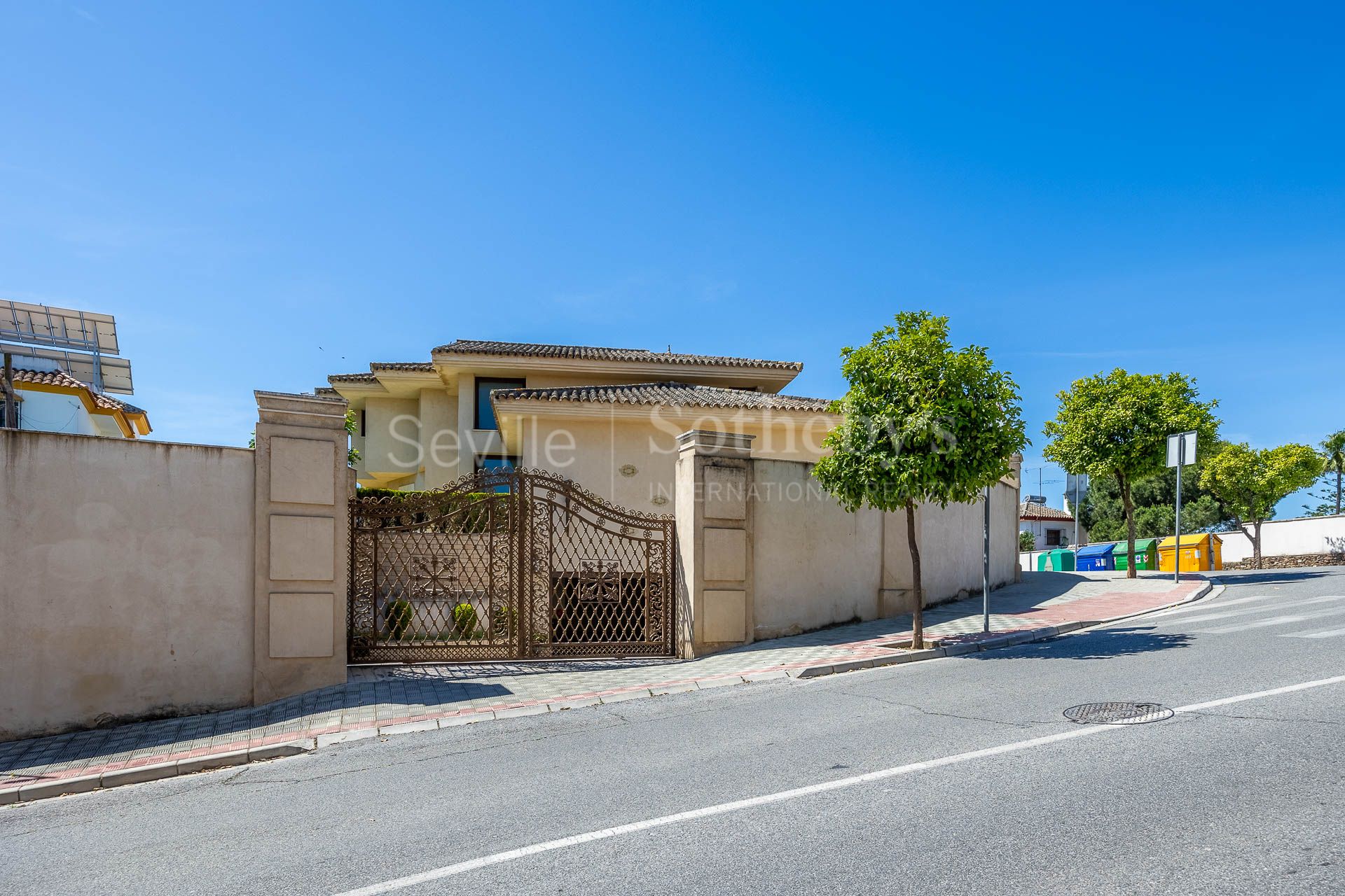 Exclusive Property in the Prestigious La Motilla Residential Area