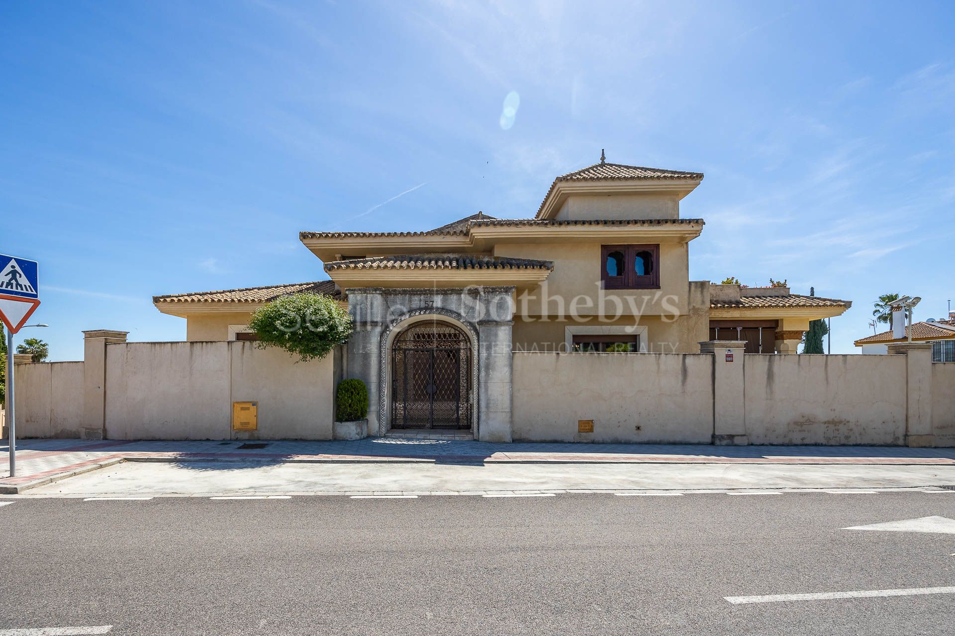 Exclusive Property in the Prestigious La Motilla Residential Area