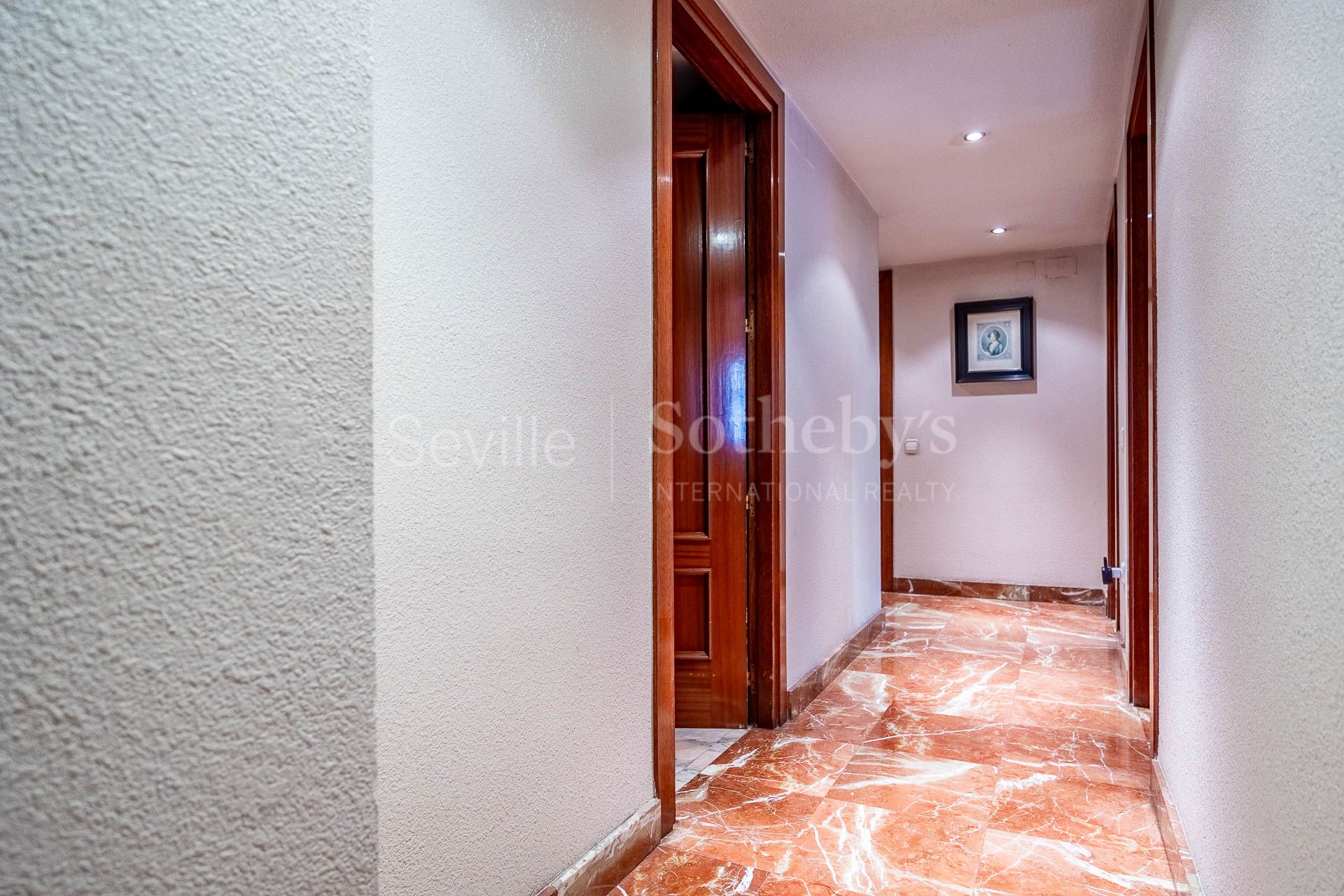 Piso de 5 dormitorios con garaje y trastero en pleno centro de Sevilla.