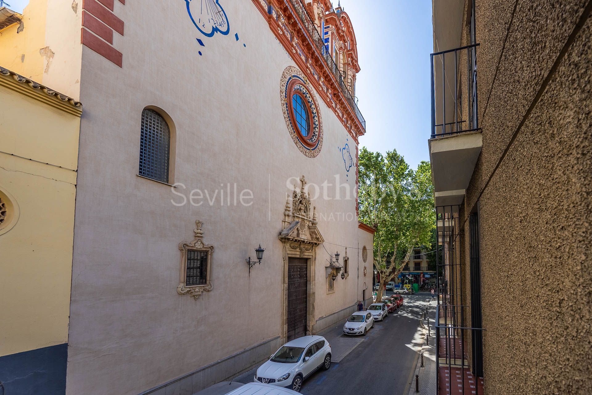 Piso de 5 dormitorios con garaje y trastero en pleno centro de Sevilla.