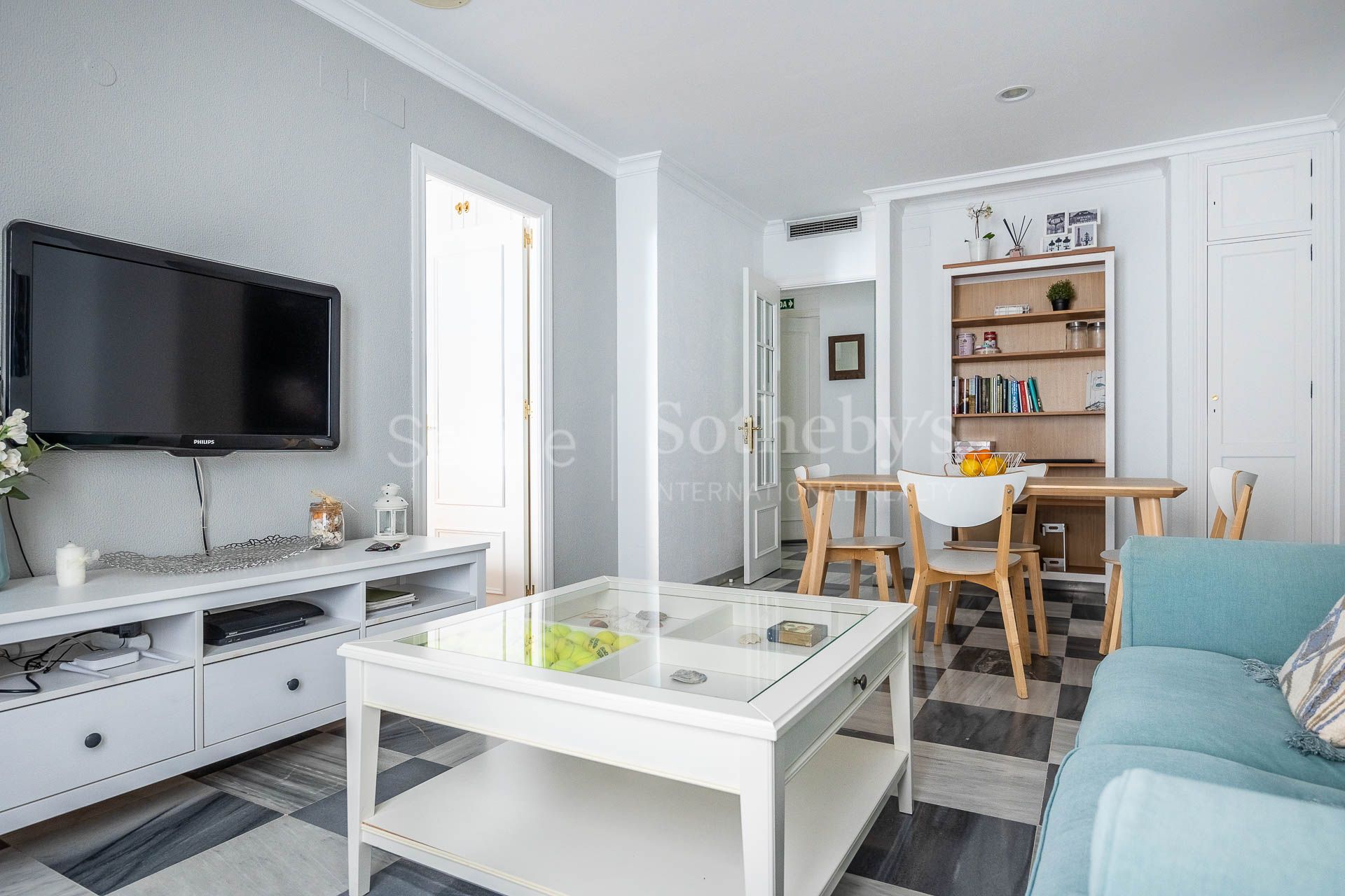 Modern 3 Bedroom Apartment with Tourist License