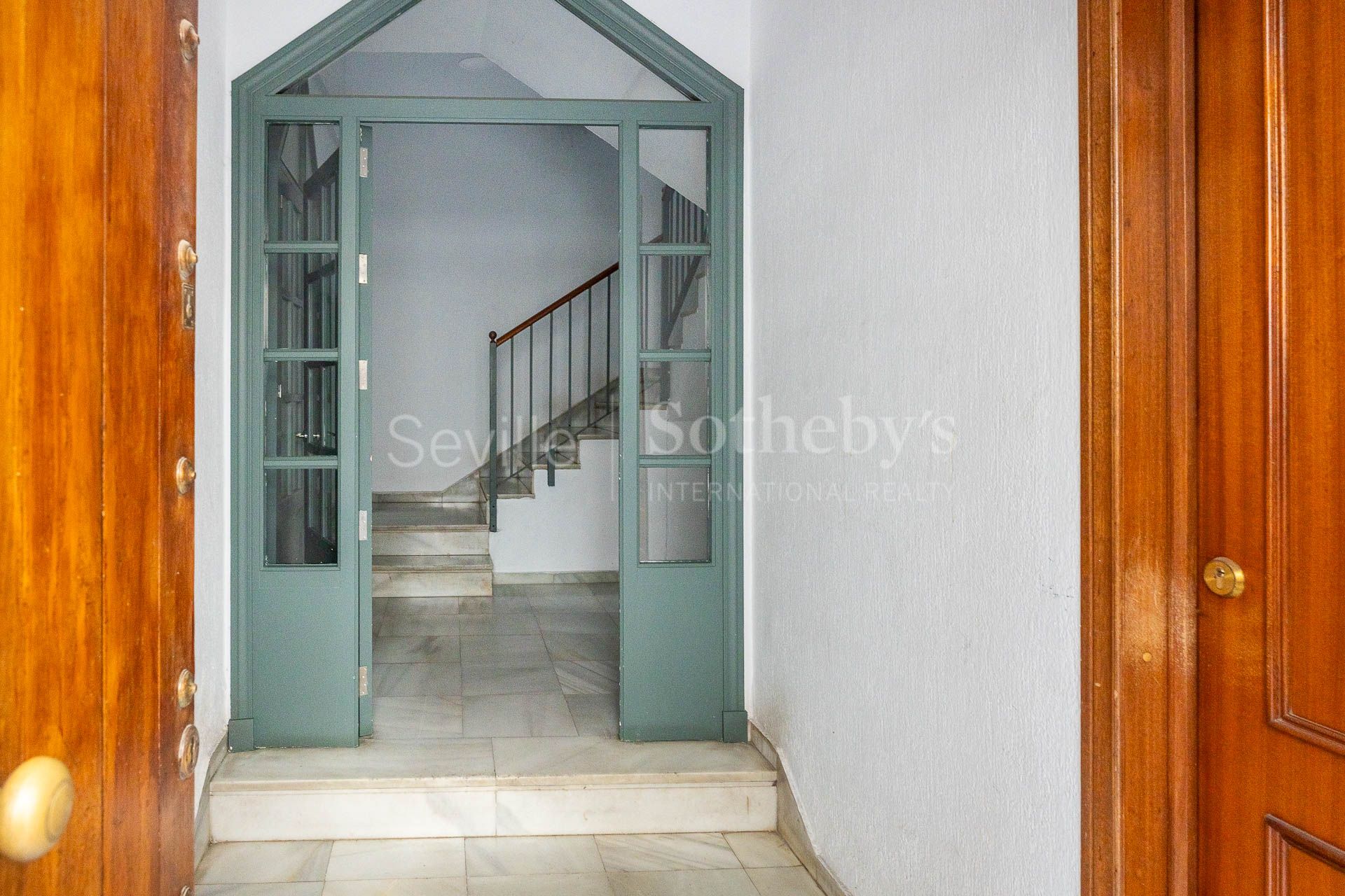 Modern 3 Bedroom Apartment with Tourist License