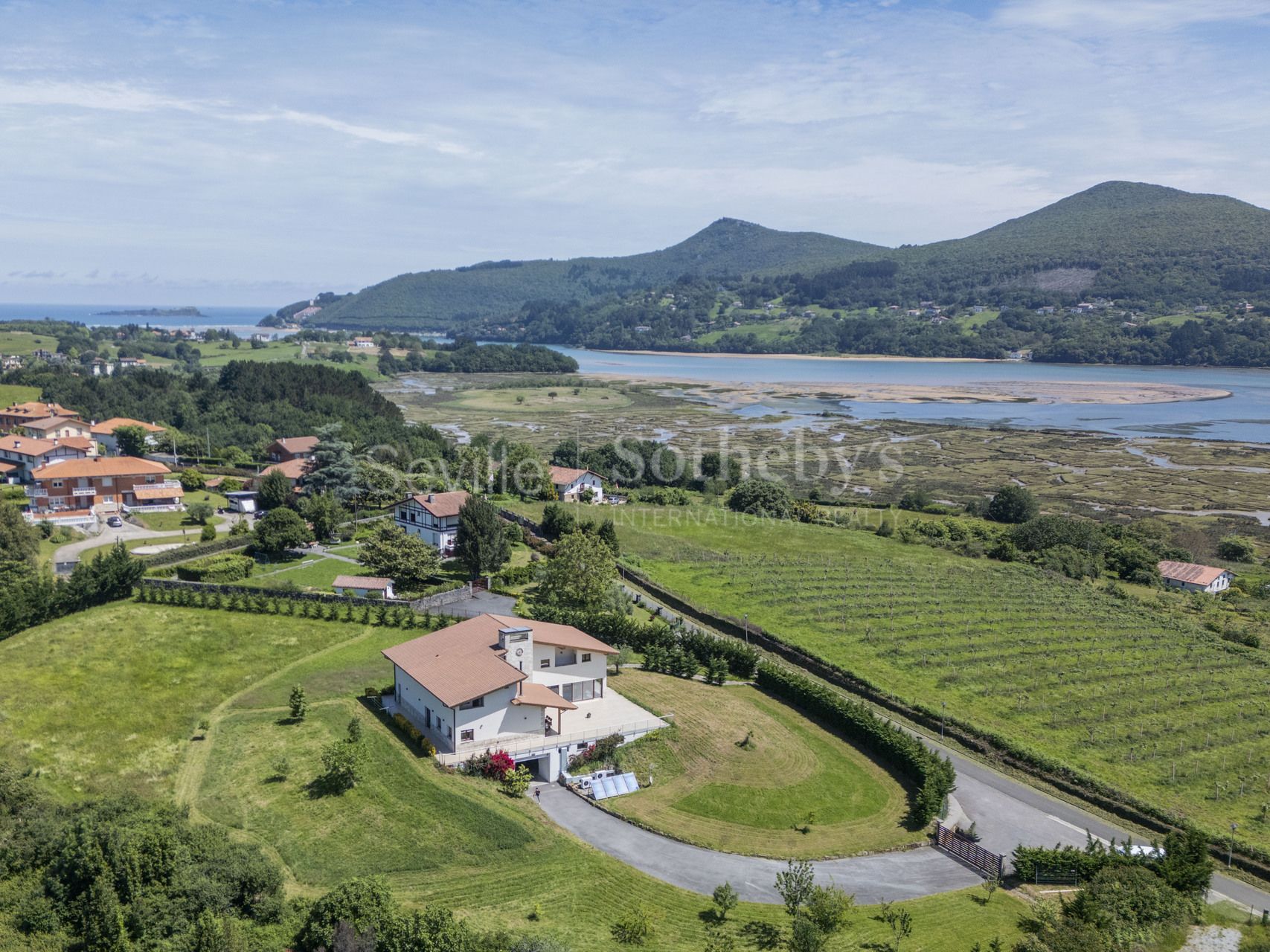 Exclusive house in the heart of Urdaibai Biosphere Reserve.