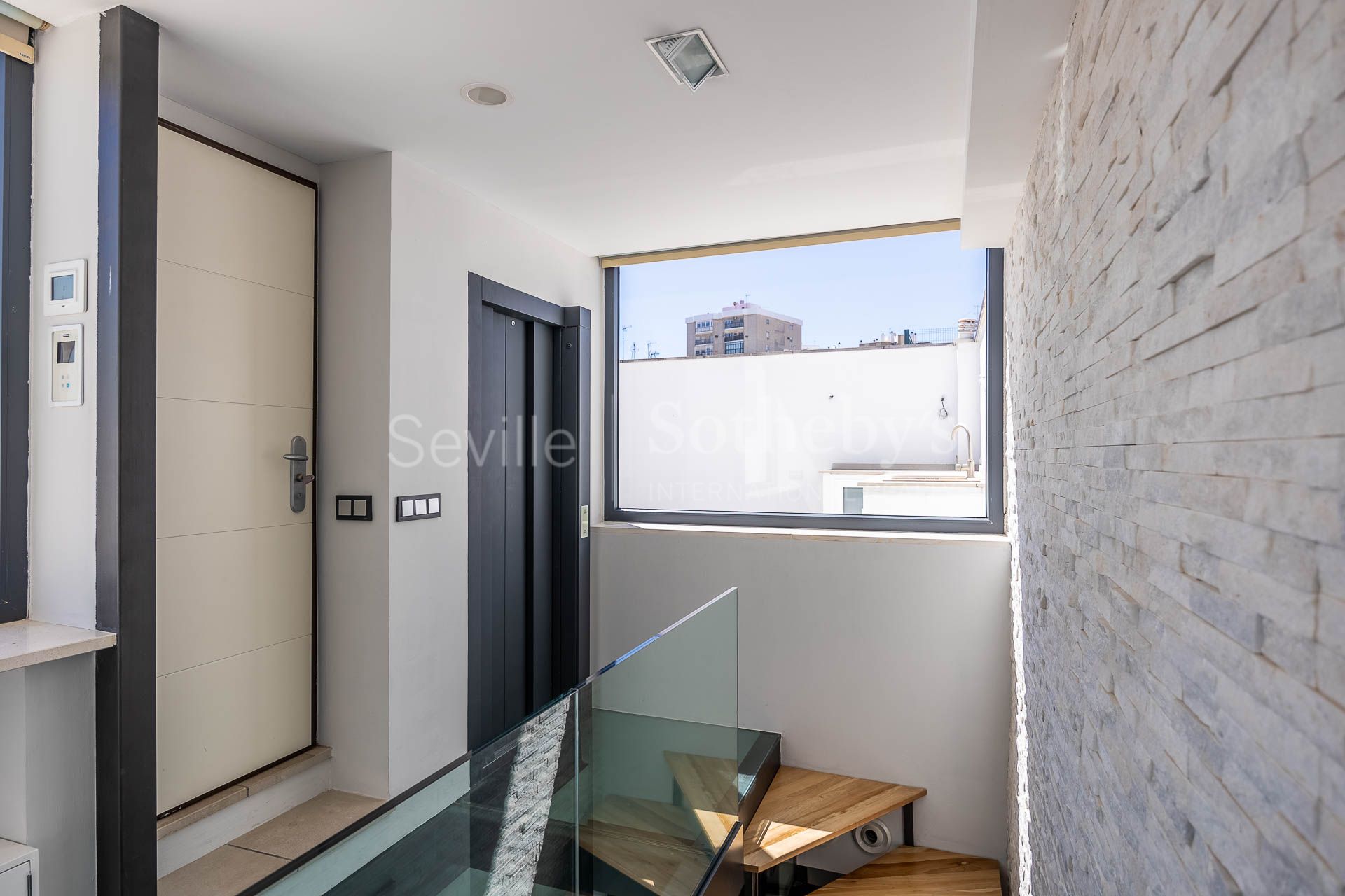 Exclusive house with pool situated in one of the most exclusive areas of Nervion