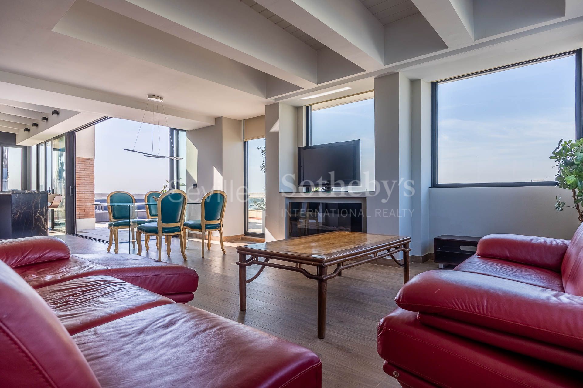 Penthouse with 70 m² terrace in Torneo.