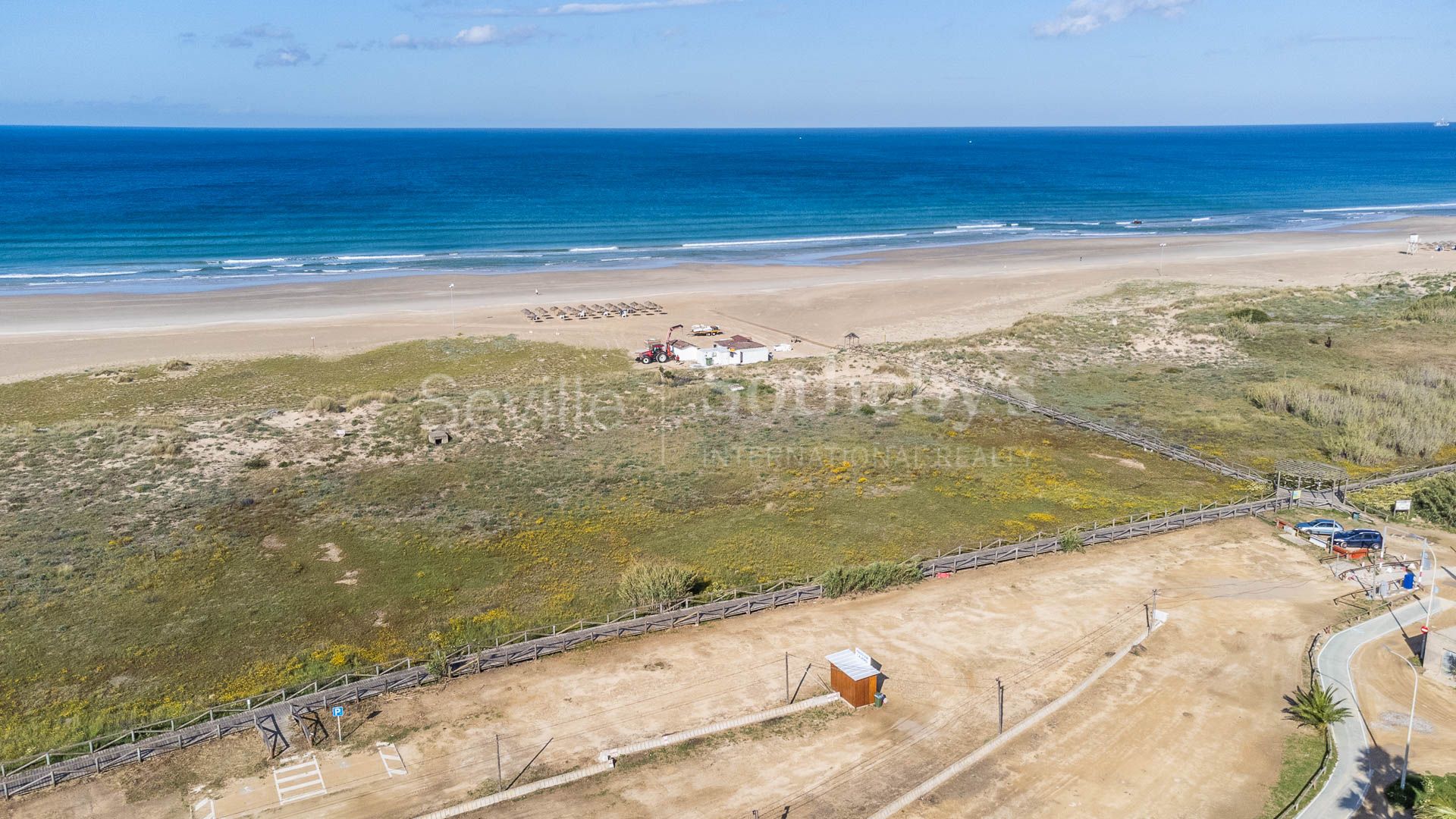 Ático con extenso solarium en la playa en Zahara de los Atunes