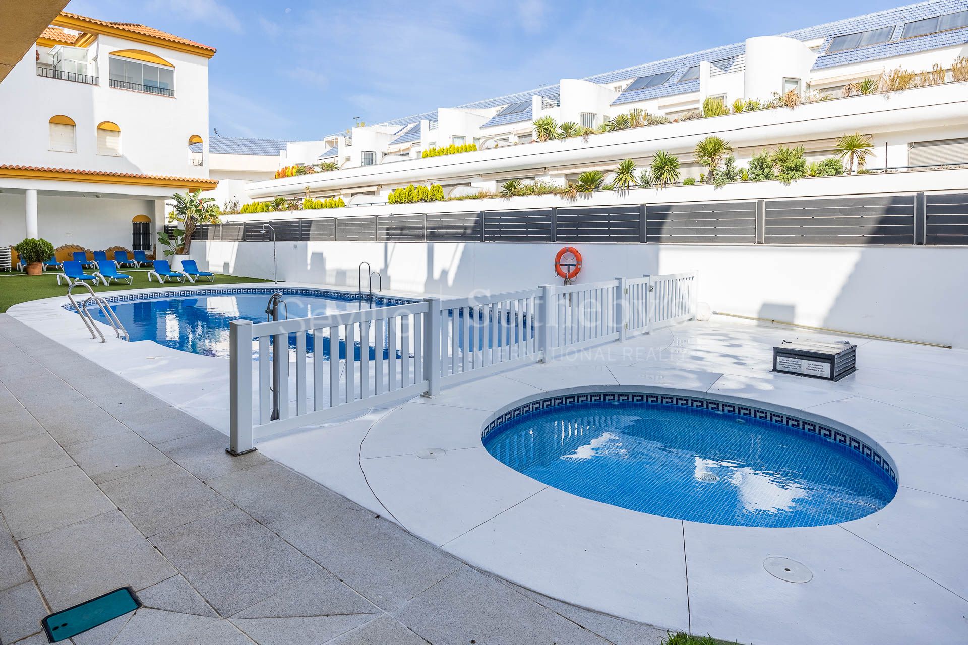 Ático con extenso solarium en la playa en Zahara de los Atunes