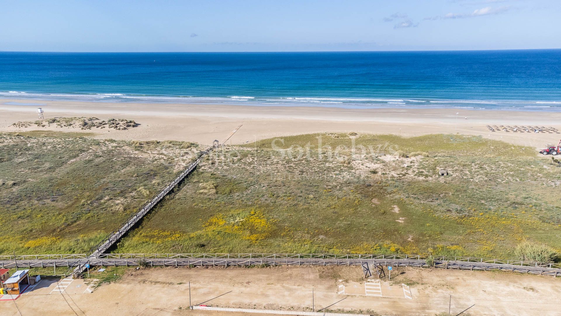 Ático con extenso solarium en la playa en Zahara de los Atunes